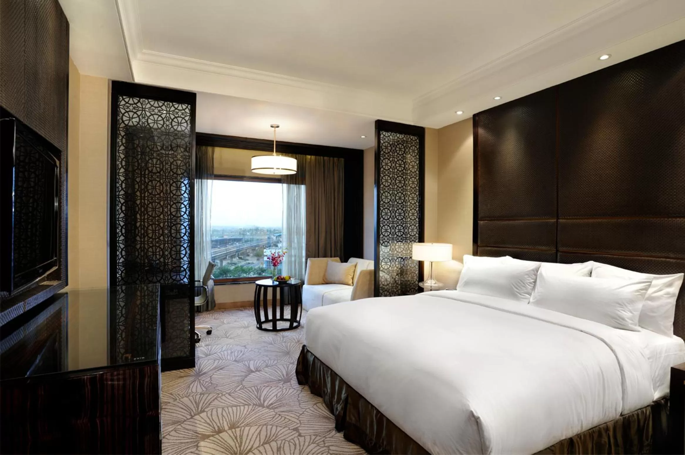 Bedroom, Bed in Crowne Plaza New Delhi Mayur Vihar Noida by IHG