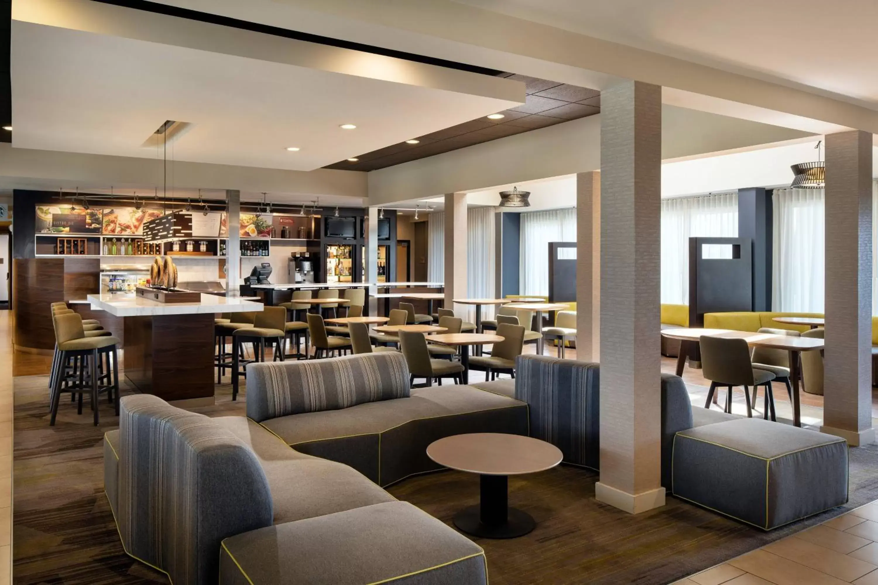 Lobby or reception, Restaurant/Places to Eat in Courtyard by Marriott Fresno