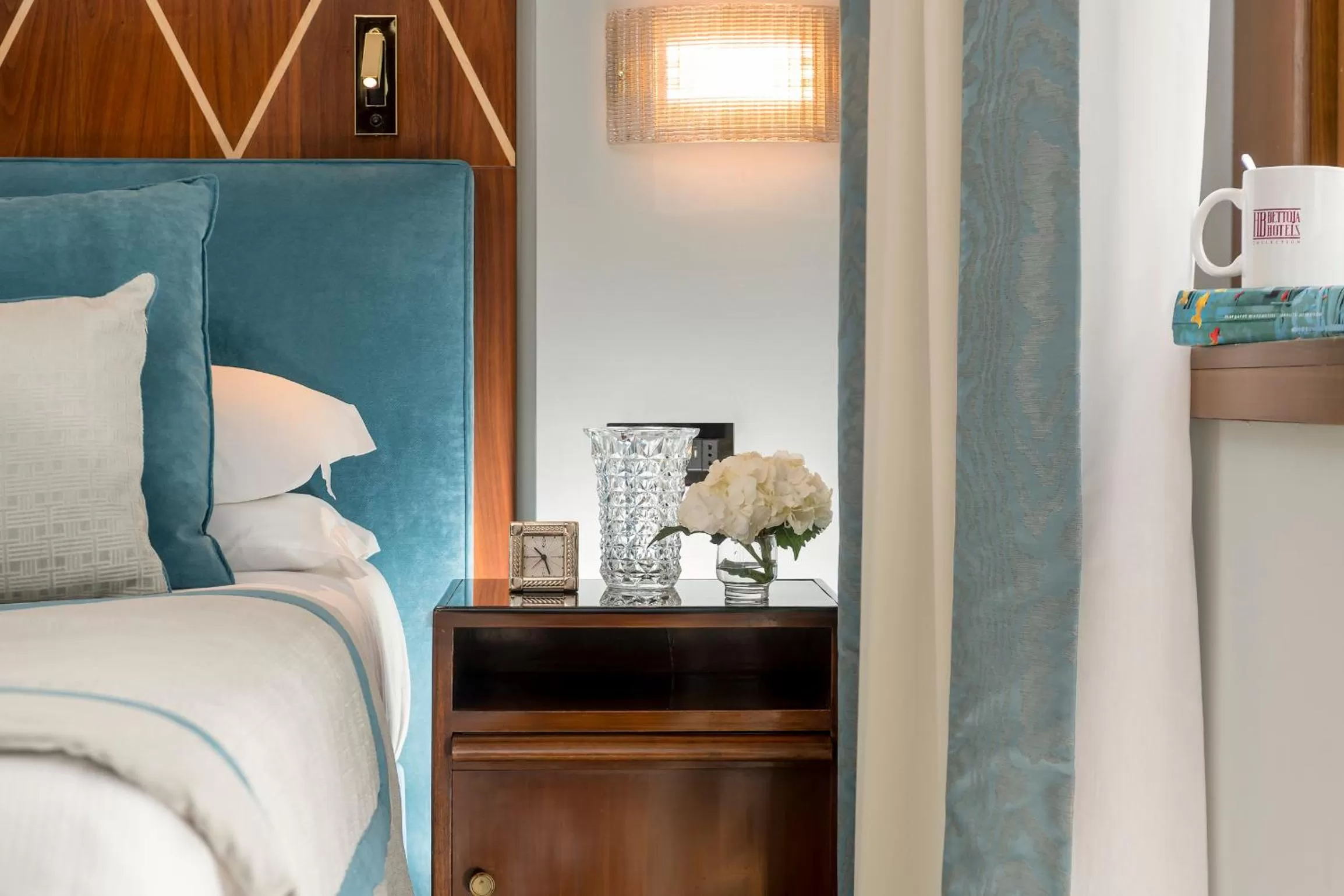 Bed in Bettoja Hotel Mediterraneo