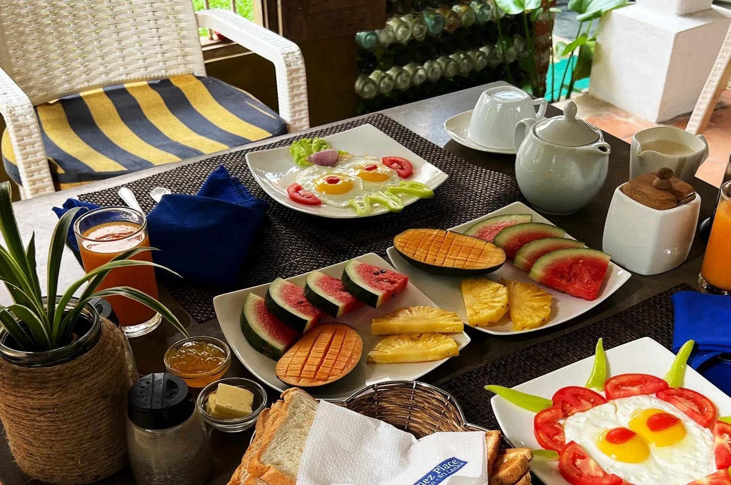 Breakfast in Gomez Place