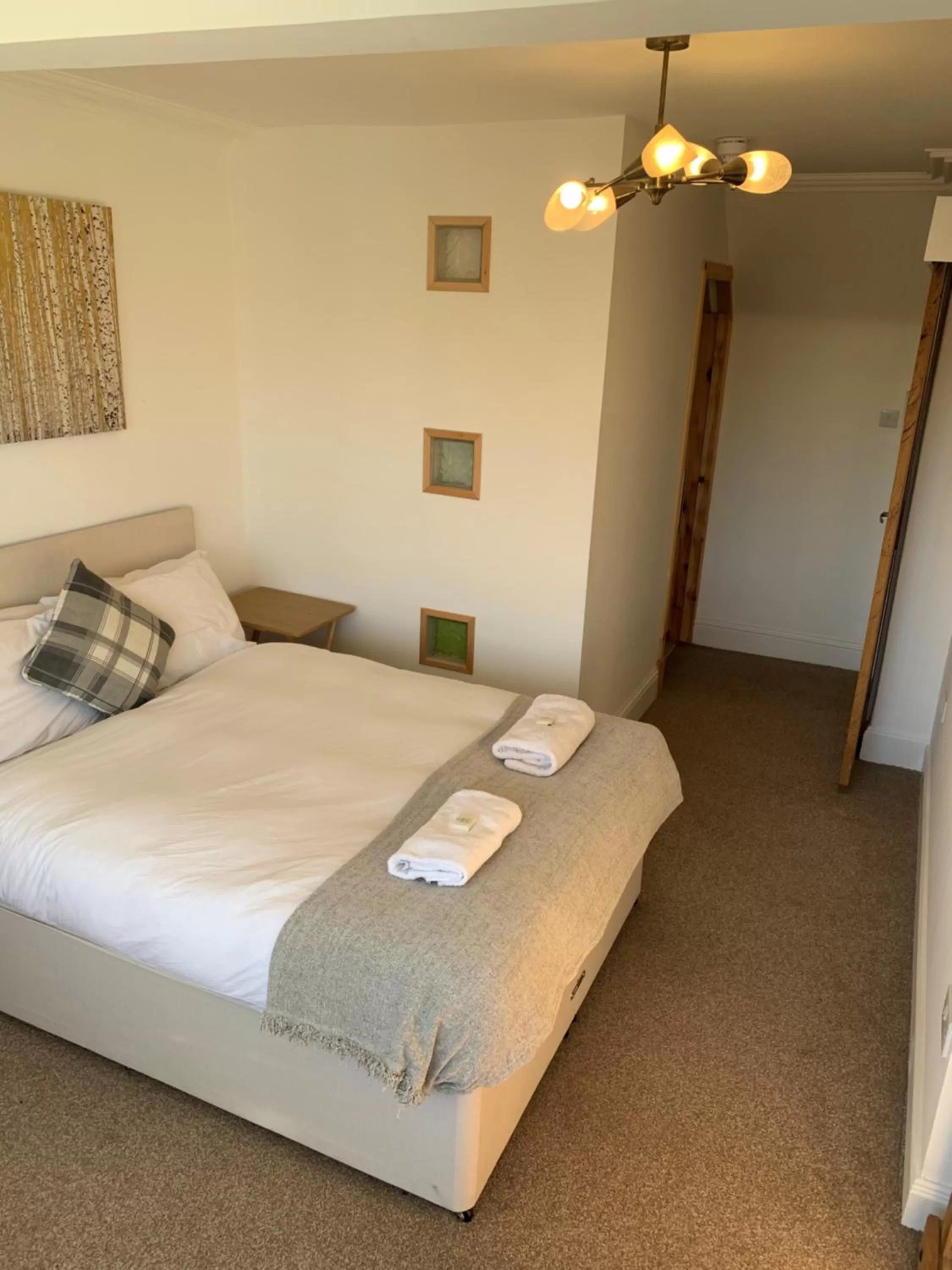 Bedroom, Bed in The Ship Inn