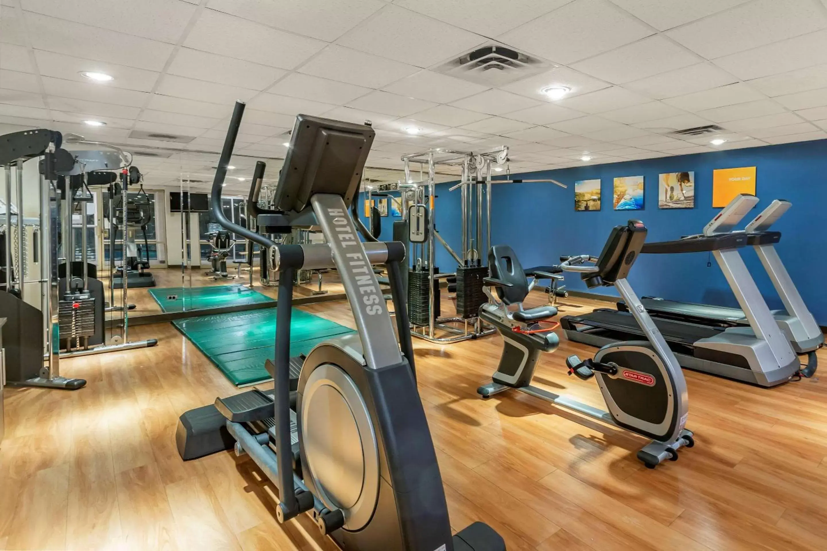 Fitness centre/facilities in Comfort Suites Oakbrook Terrace near Oakbrook Center Fitness centre/facilities in Comfort Suites Oakbrook Terrace near Oakbrook Center