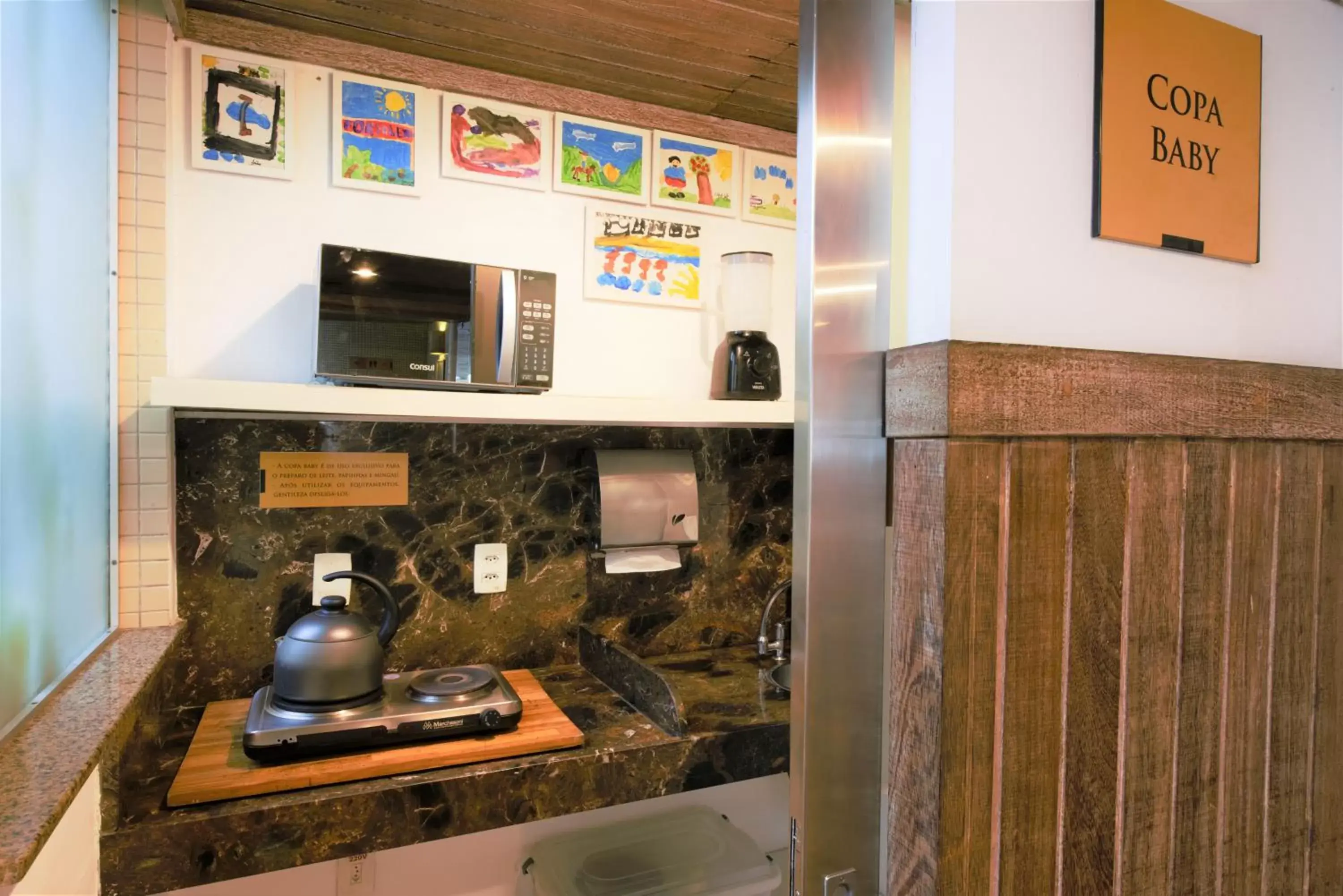 Coffee/tea facilities, Kitchen/Kitchenette in Mareiro Hotel