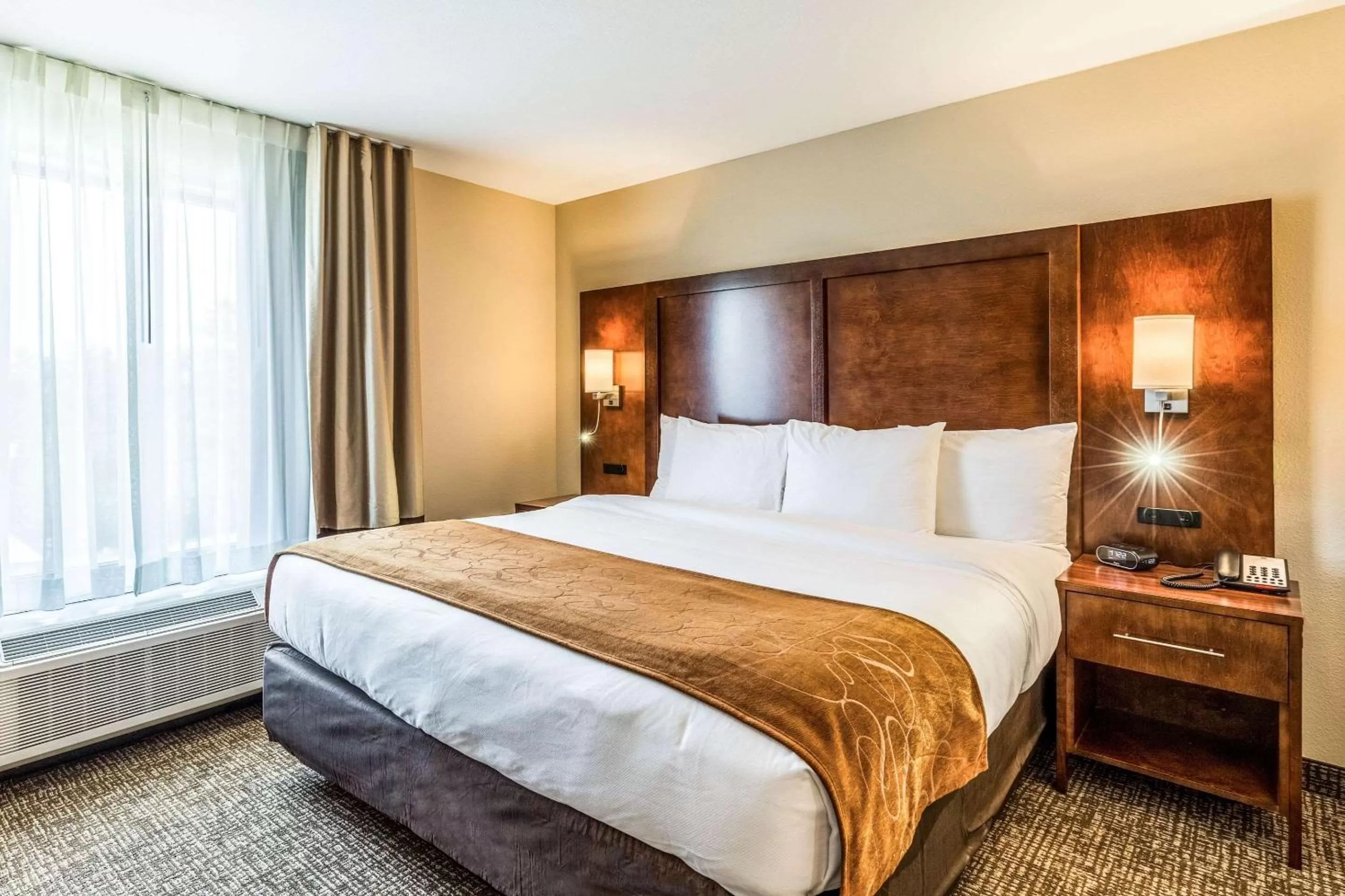 Photo of the whole room, Bed in Comfort Suites