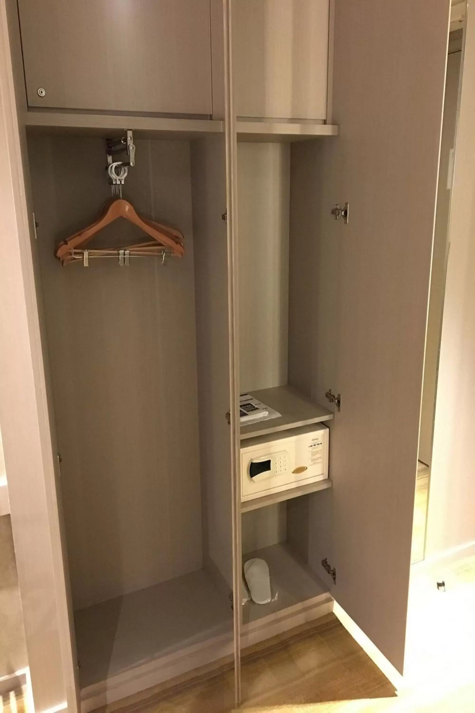 safe, Bathroom in Holiday Inn Express Hong Kong Mongkok, an IHG Hotel