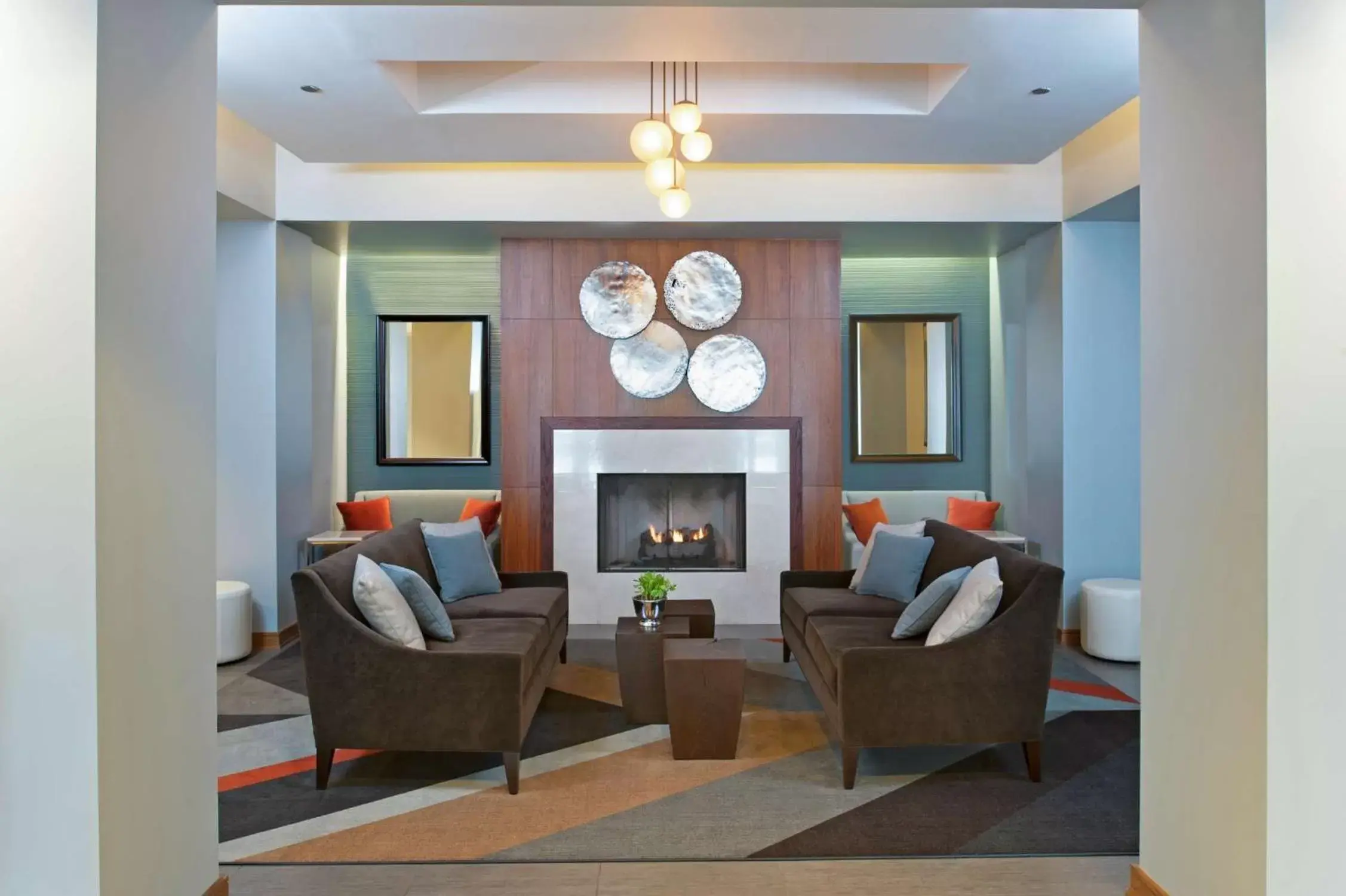 Lobby or reception, Seating Area in DoubleTree by Hilton Hotel and Conference Center Chicago North Shore