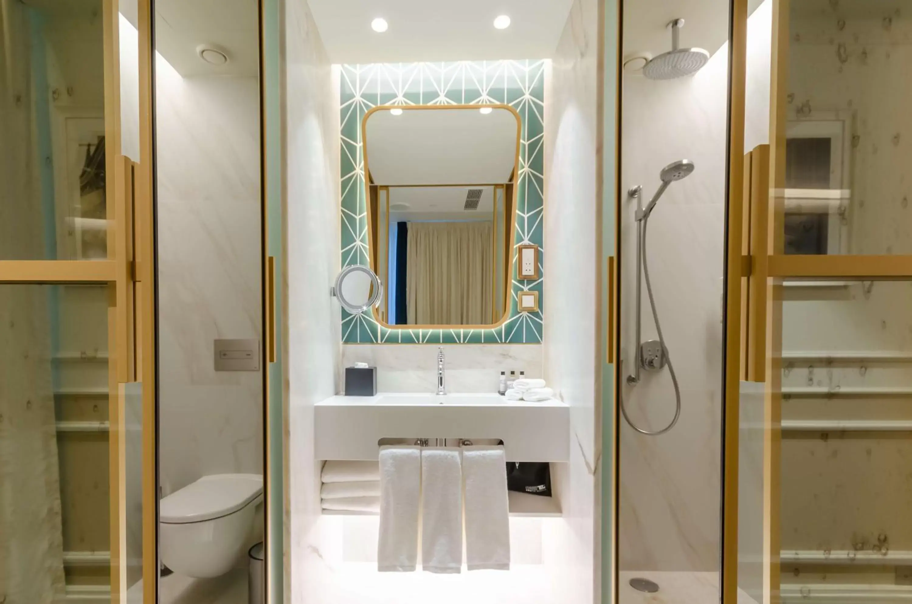 Bathroom in The Emerald House Lisbon - Curio Collection By Hilton