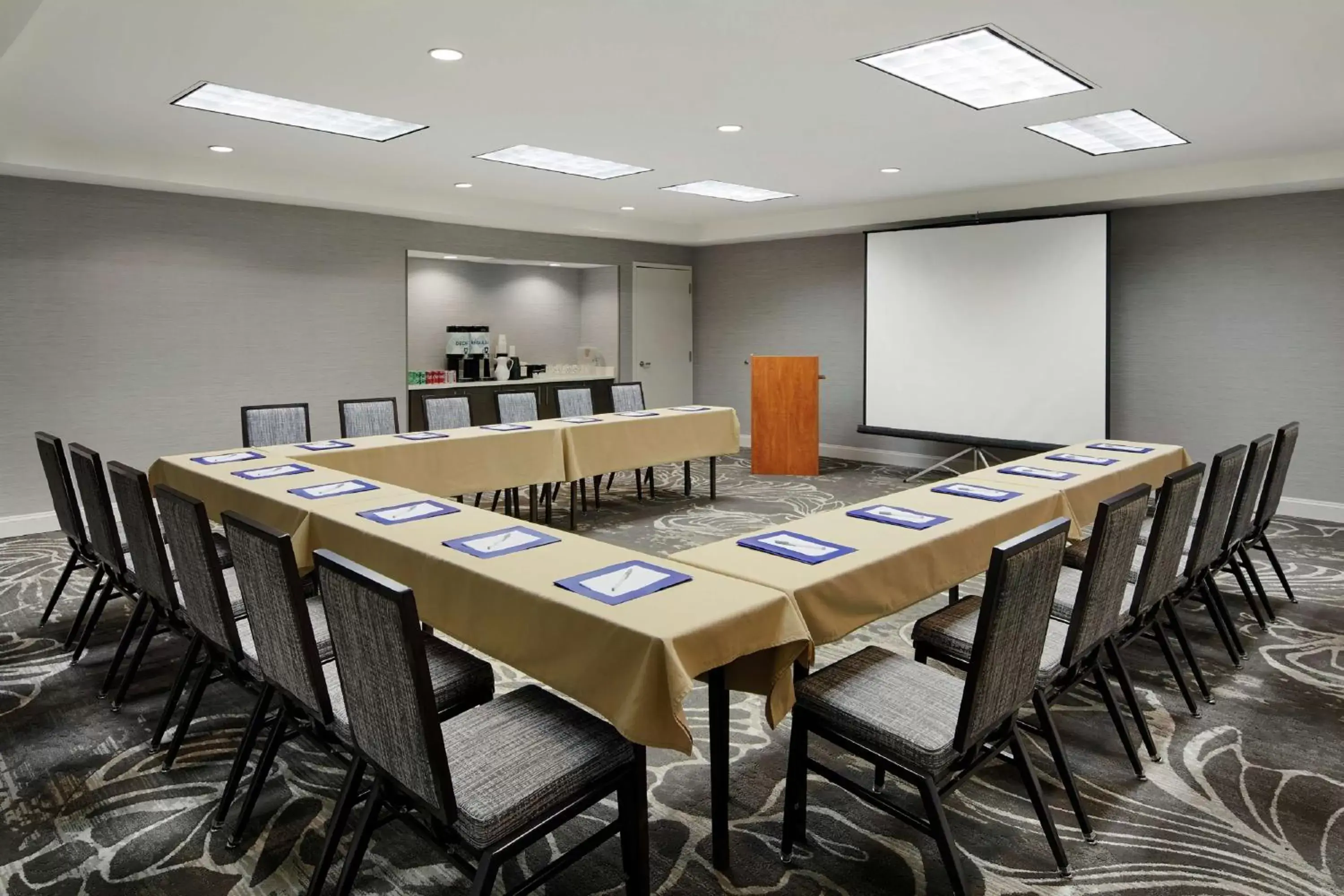 Meeting/conference room in Hilton Garden Inn Cincinnati Northeast