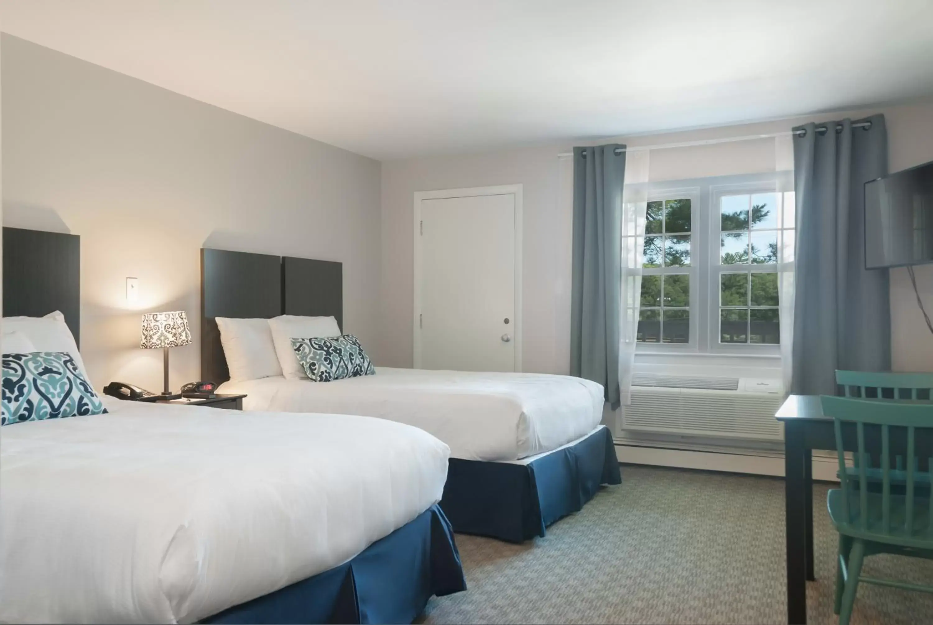 Photo of the whole room, Bed in Kittery Inn & Suites Photo of the whole room, Bed in Kittery Inn & Suites