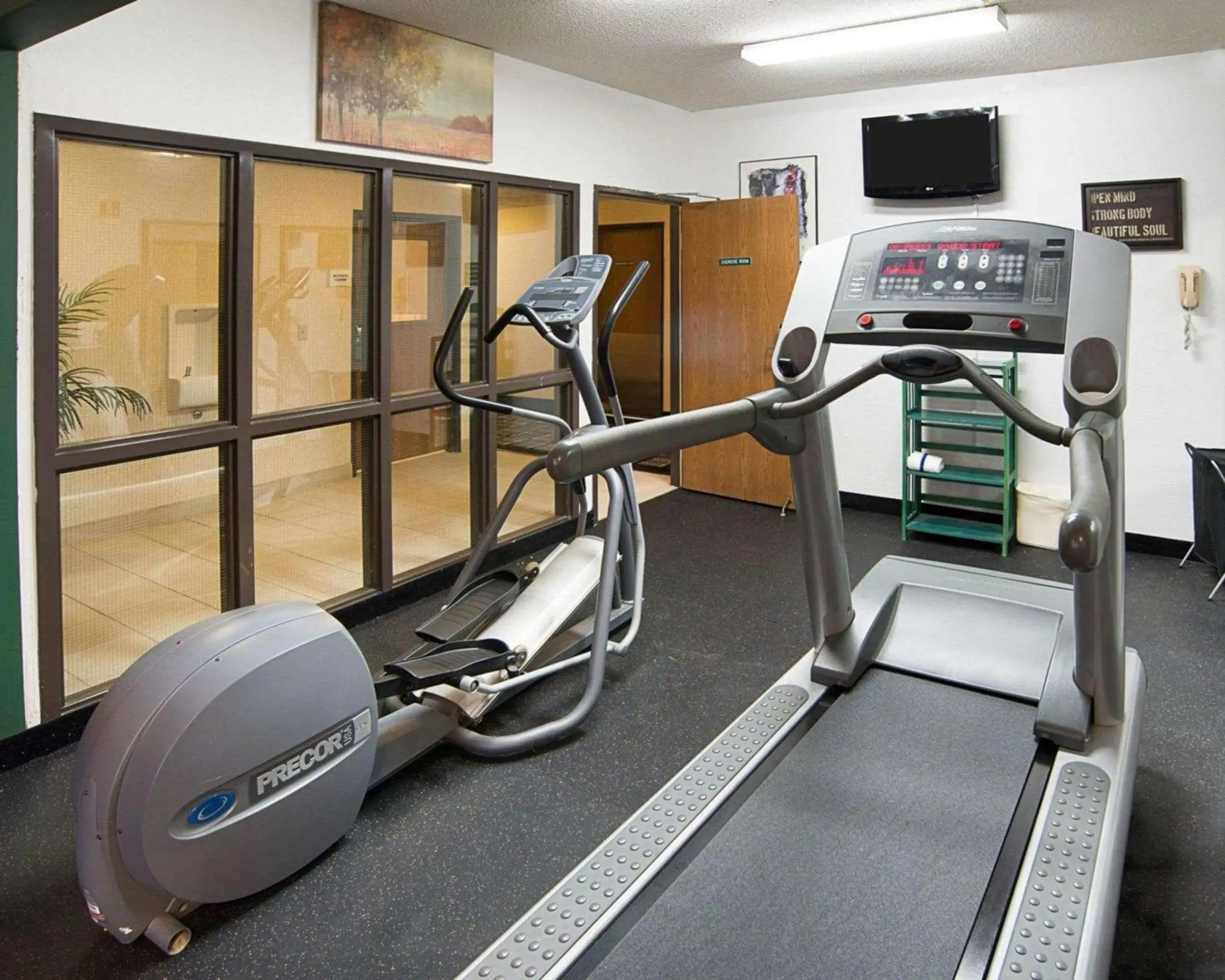 Fitness centre/facilities in Quality Inn Brooklyn Center Fitness centre/facilities in Quality Inn Brooklyn Center