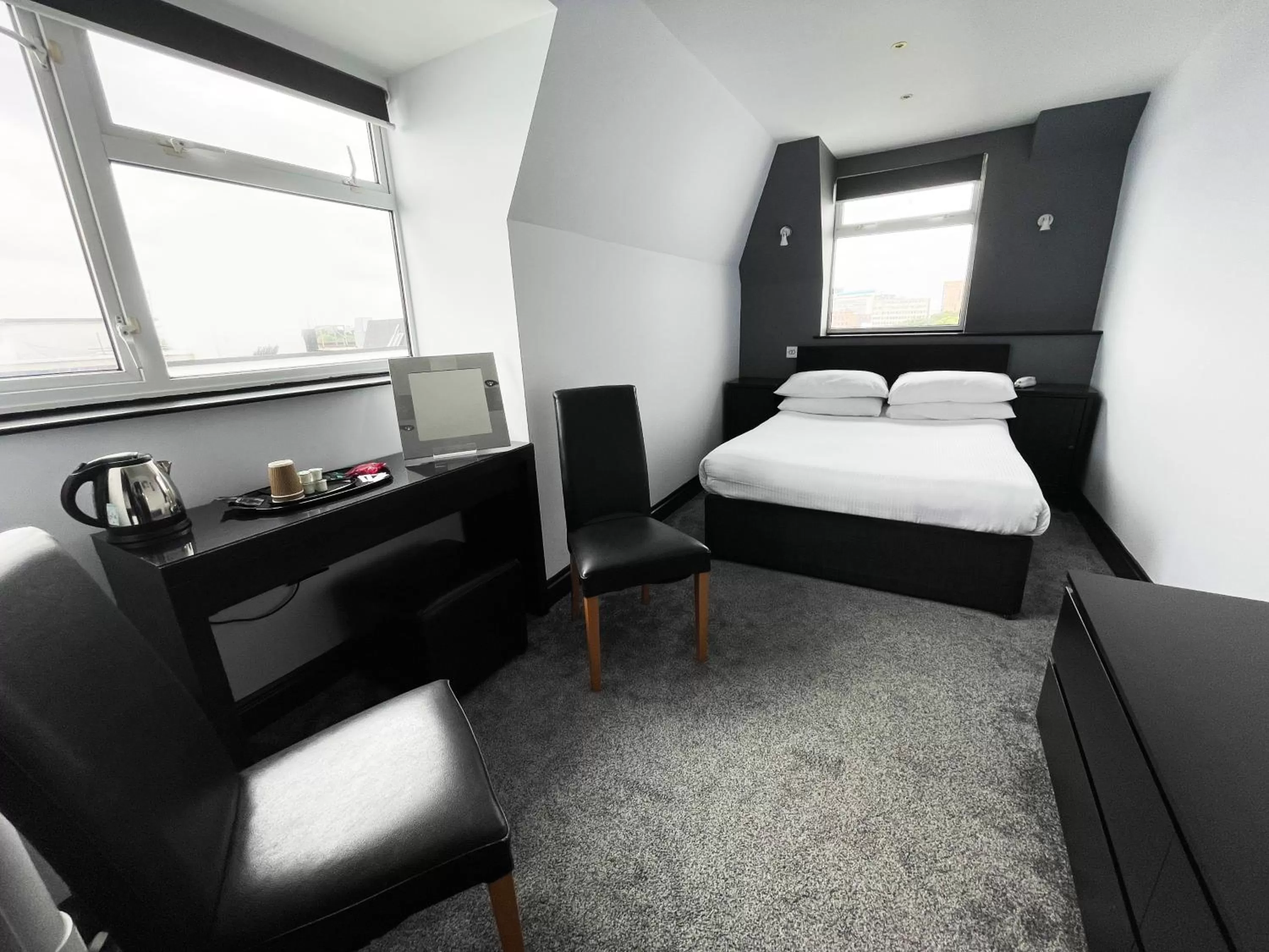 Bedroom, Bed in Suncliff Hotel - OCEANA COLLECTION