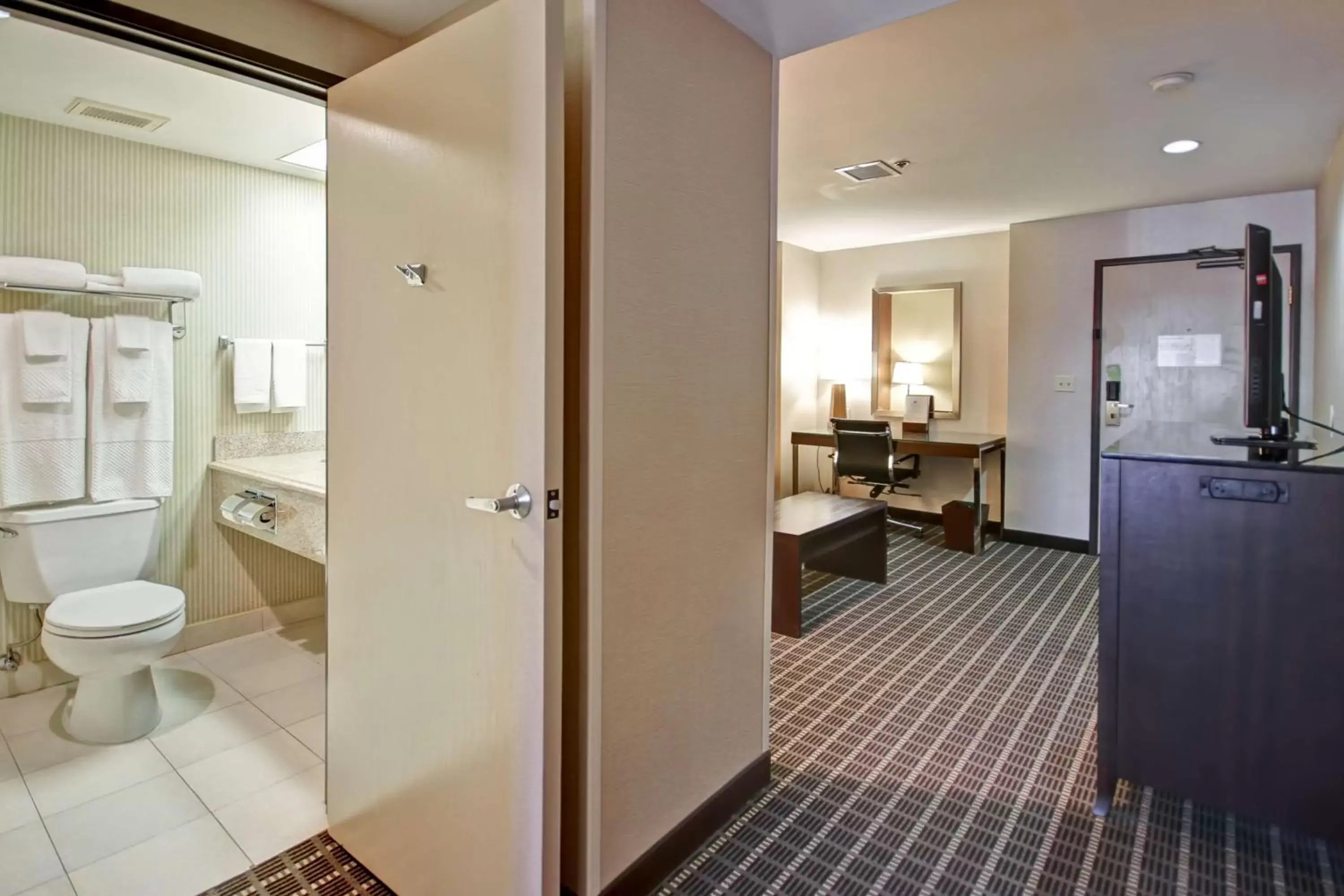 Bedroom, Bathroom in DoubleTree by Hilton Hotel Flagstaff