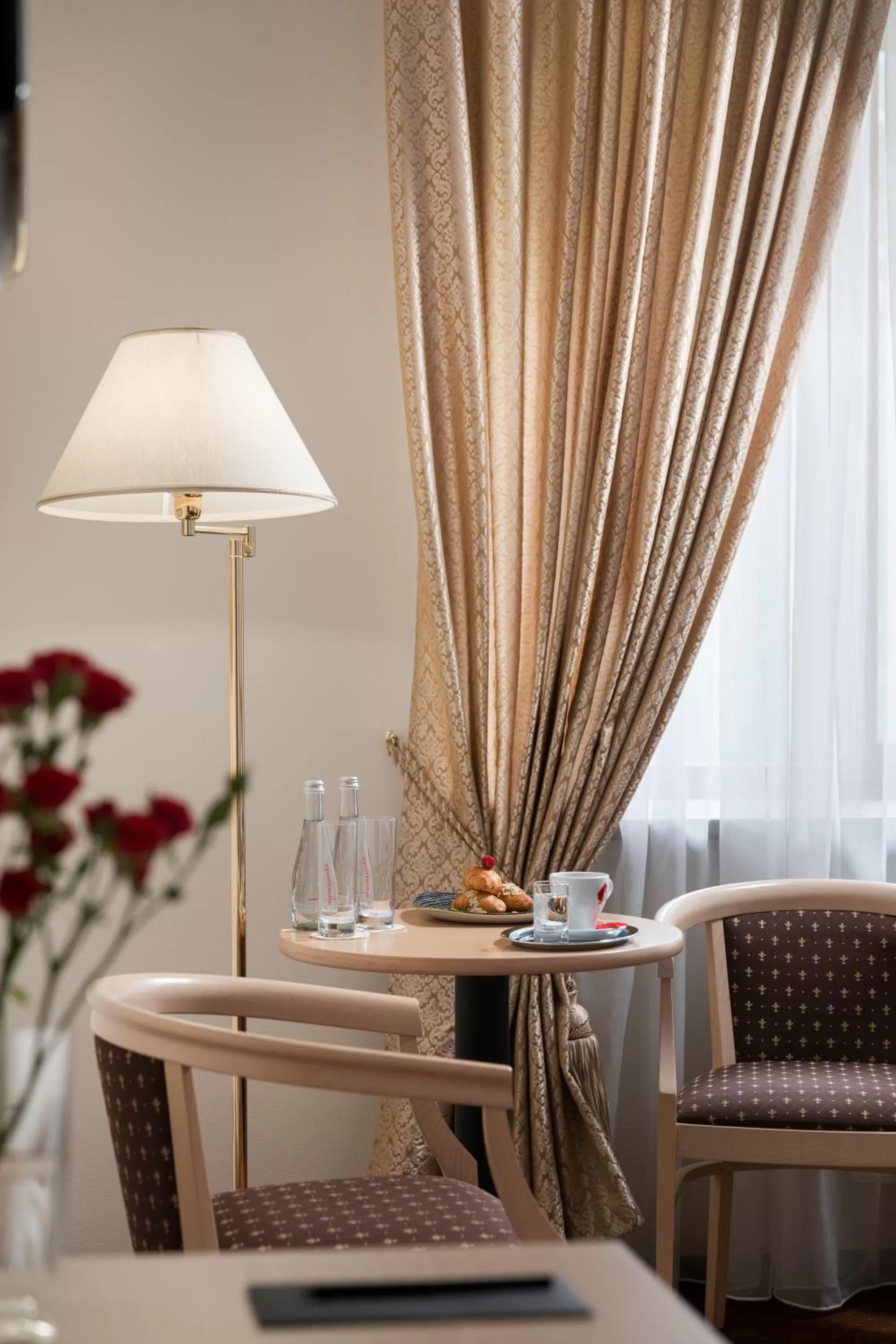 Living room in ONOVO Dendra Hotel