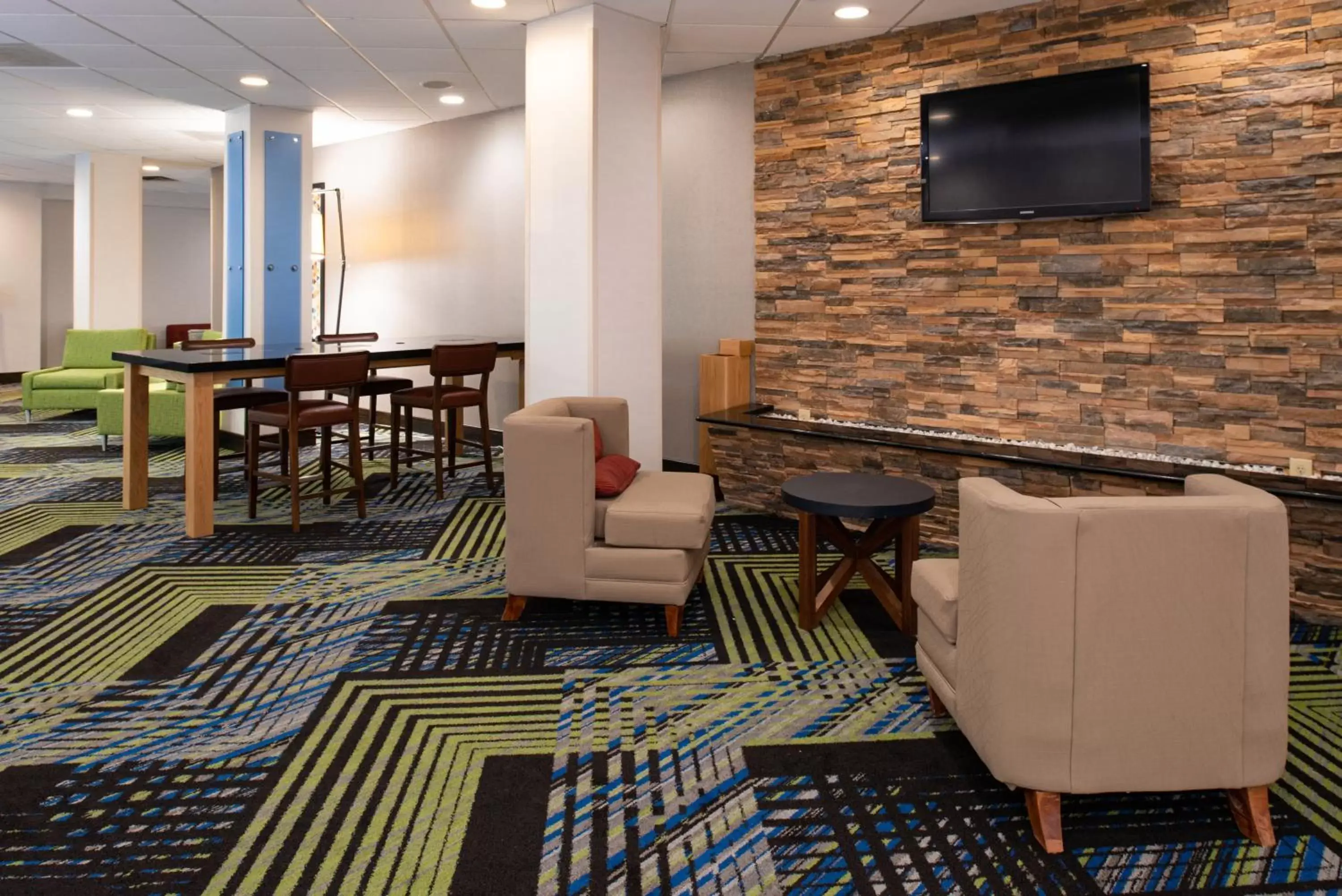 Property building, Lounge/Bar in Holiday Inn Express Towson- Baltimore North, an IHG Hotel