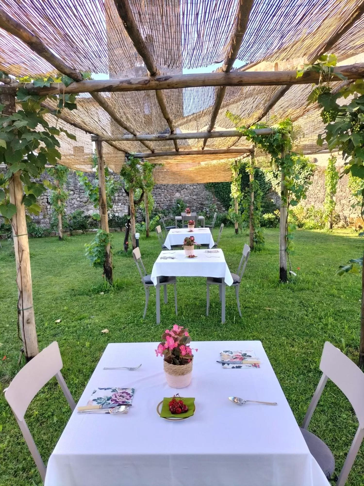 Garden in Badia Giulia Prestigious Historical B&B