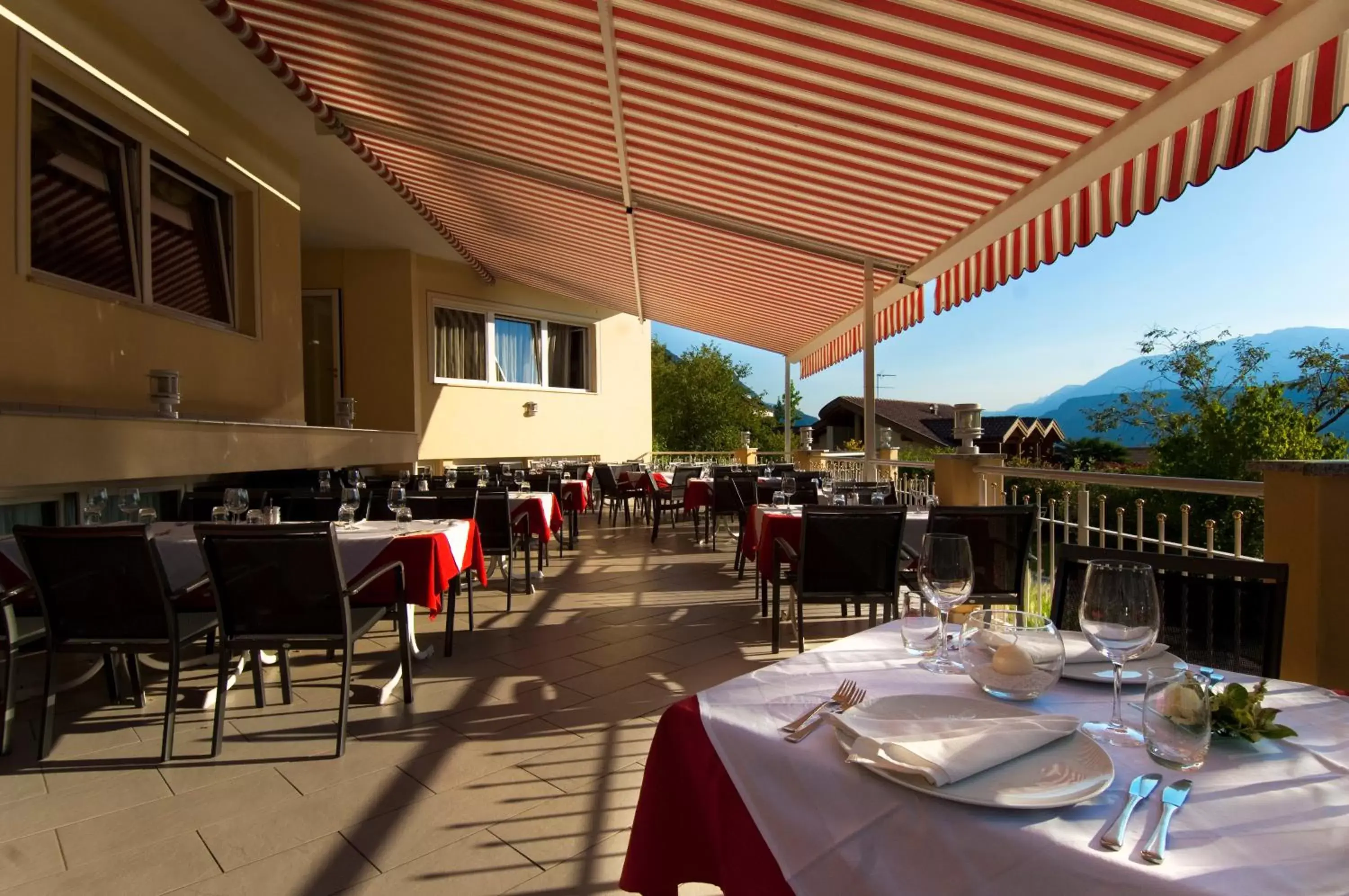 Business facilities, Restaurant/Places to Eat in Hotel Rotwand