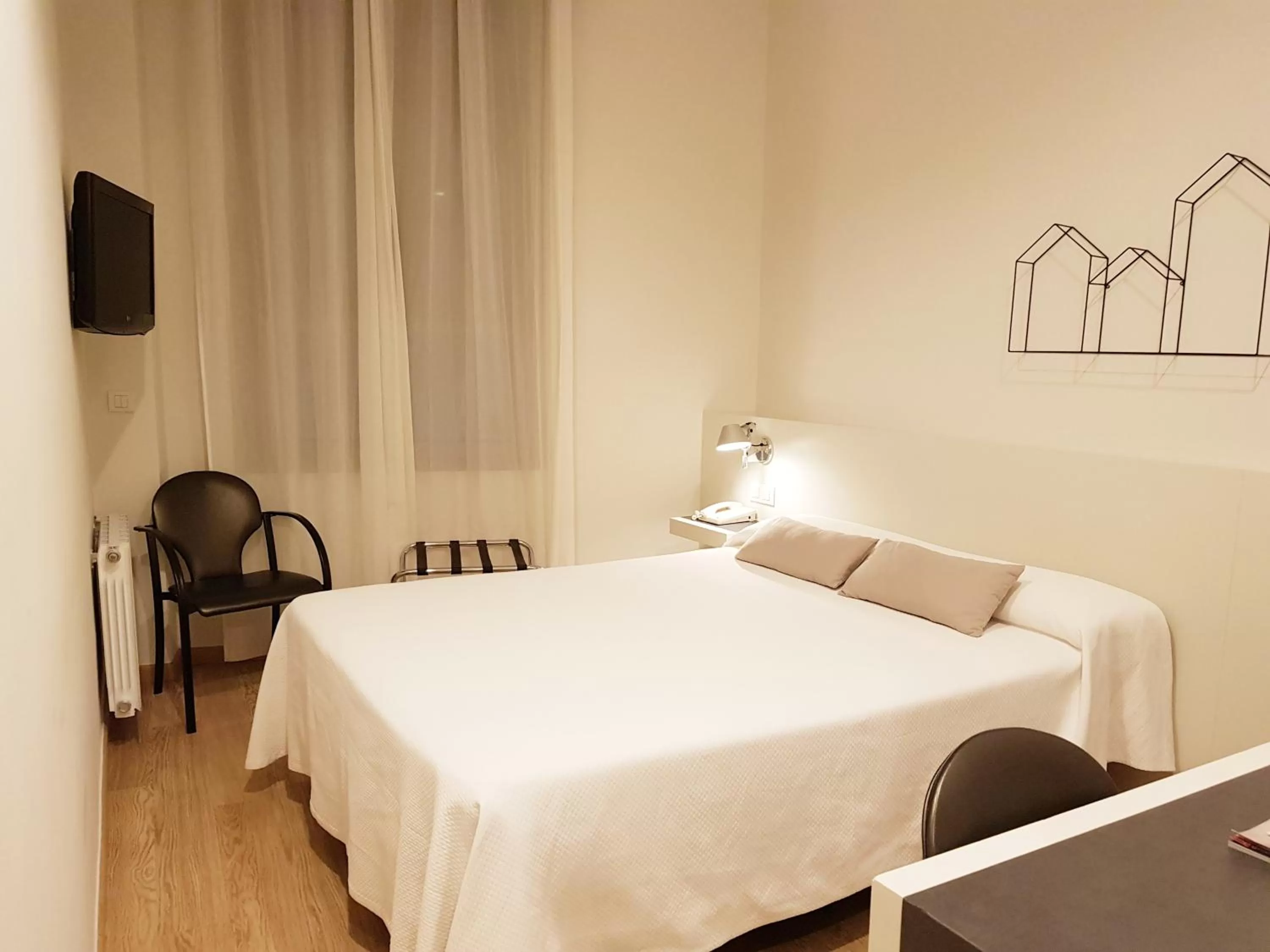 Bedroom, Bed in Peninsular