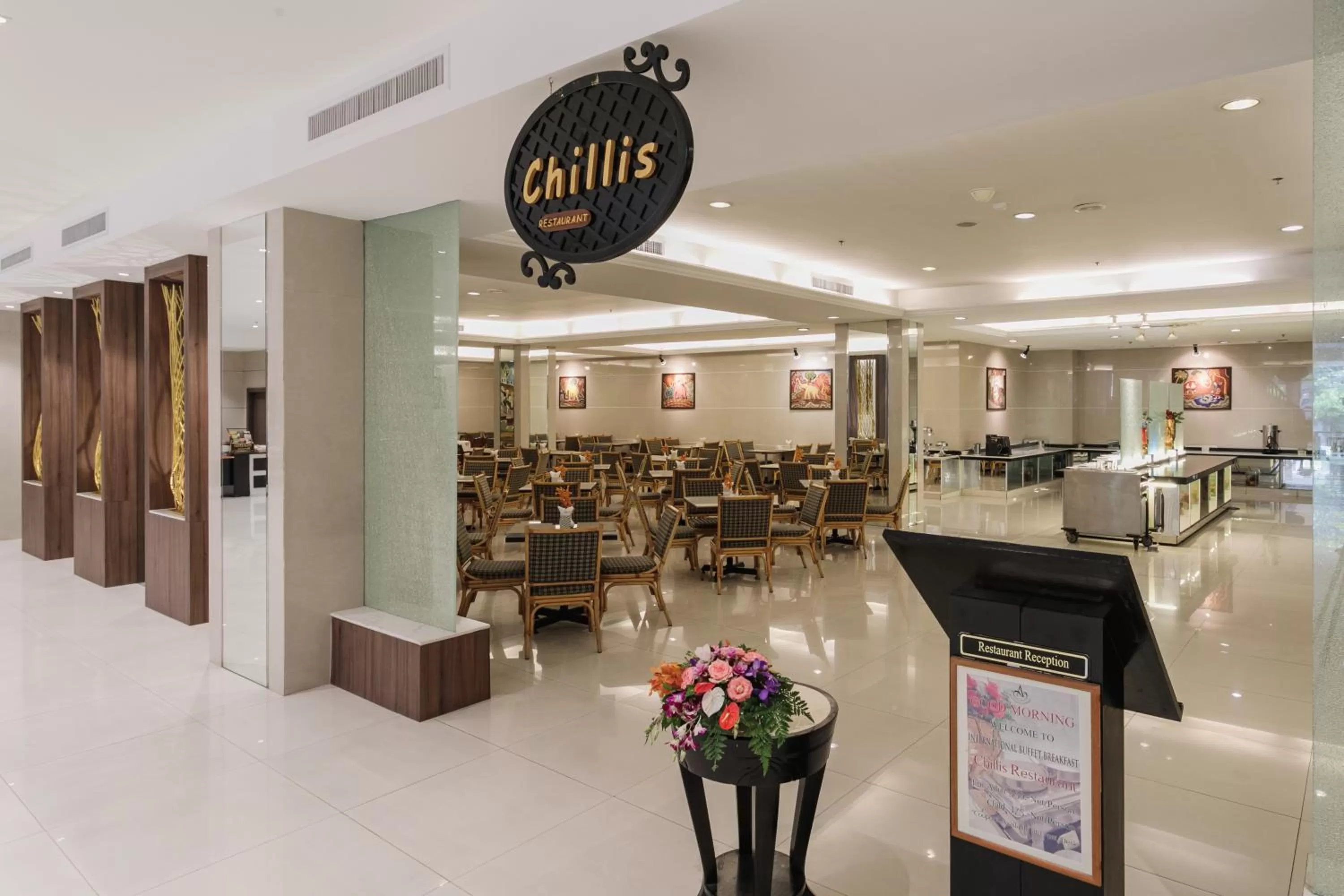 Restaurant/places to eat in Amora Thapae Hotel Chiang Mai