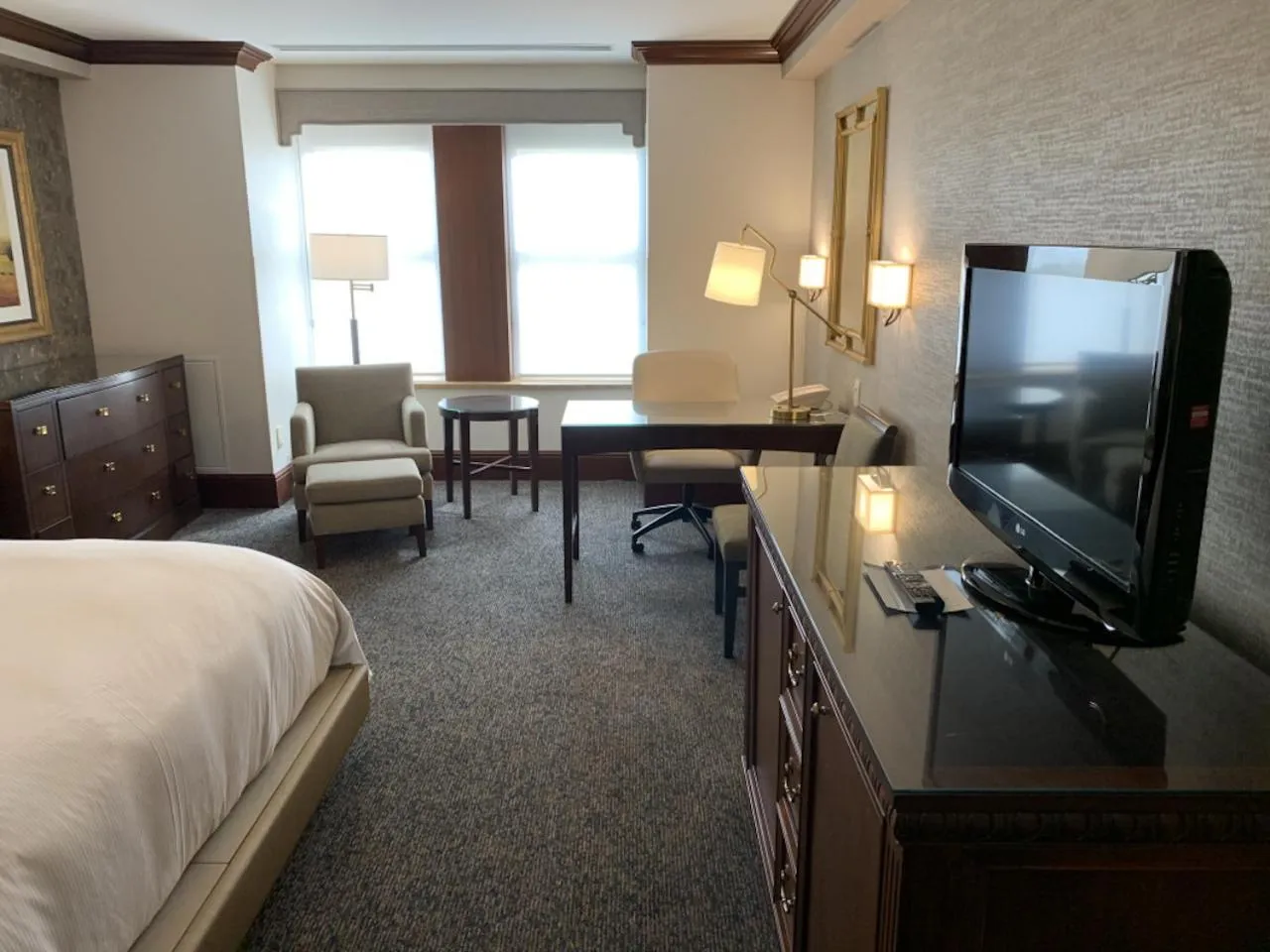 Living room, Bed in The Towers at The Kahler Grand