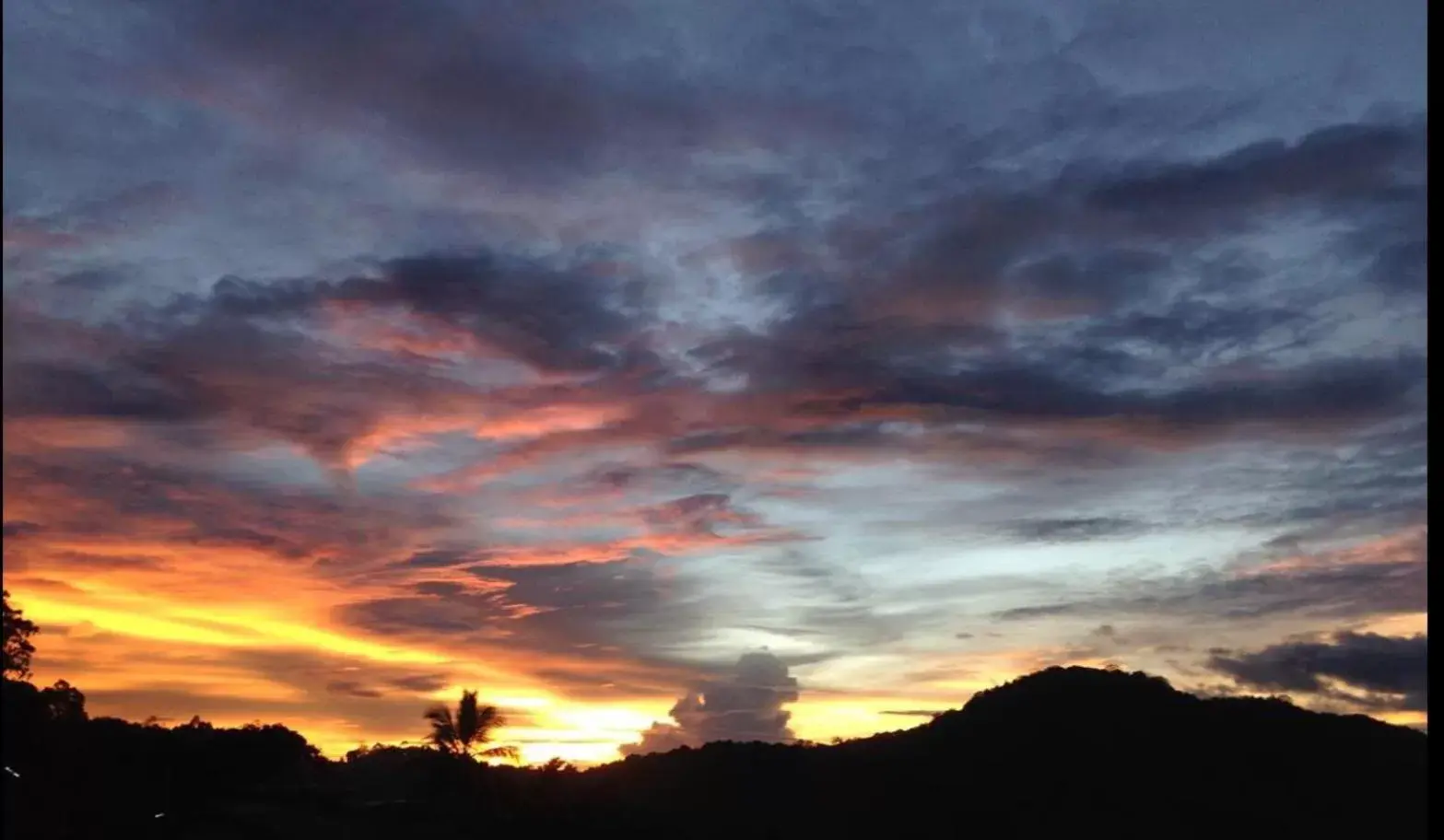Triple Room with Mountain View in The Heavens Villa Kandy Triple Room with Mountain View in The Heavens Villa Kandy