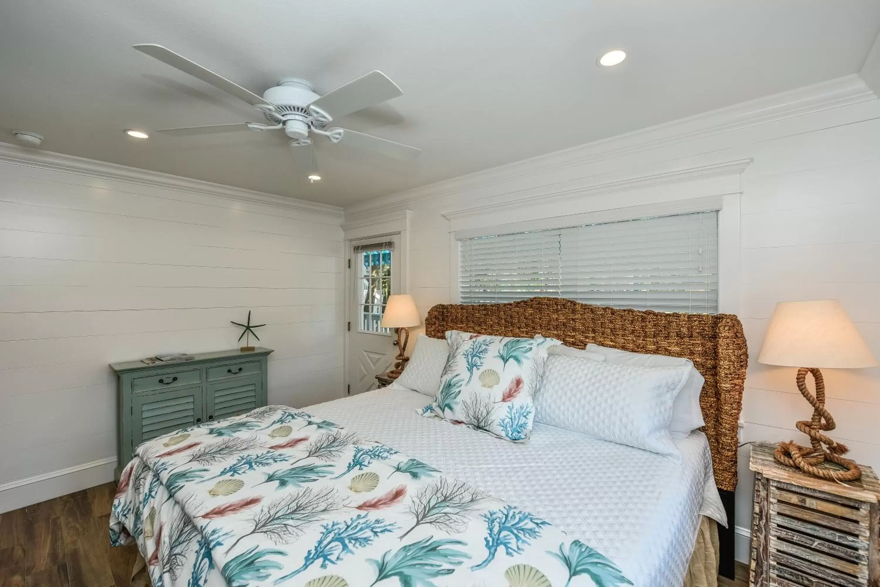 Bedroom, Bed in Tropical Breeze Resort