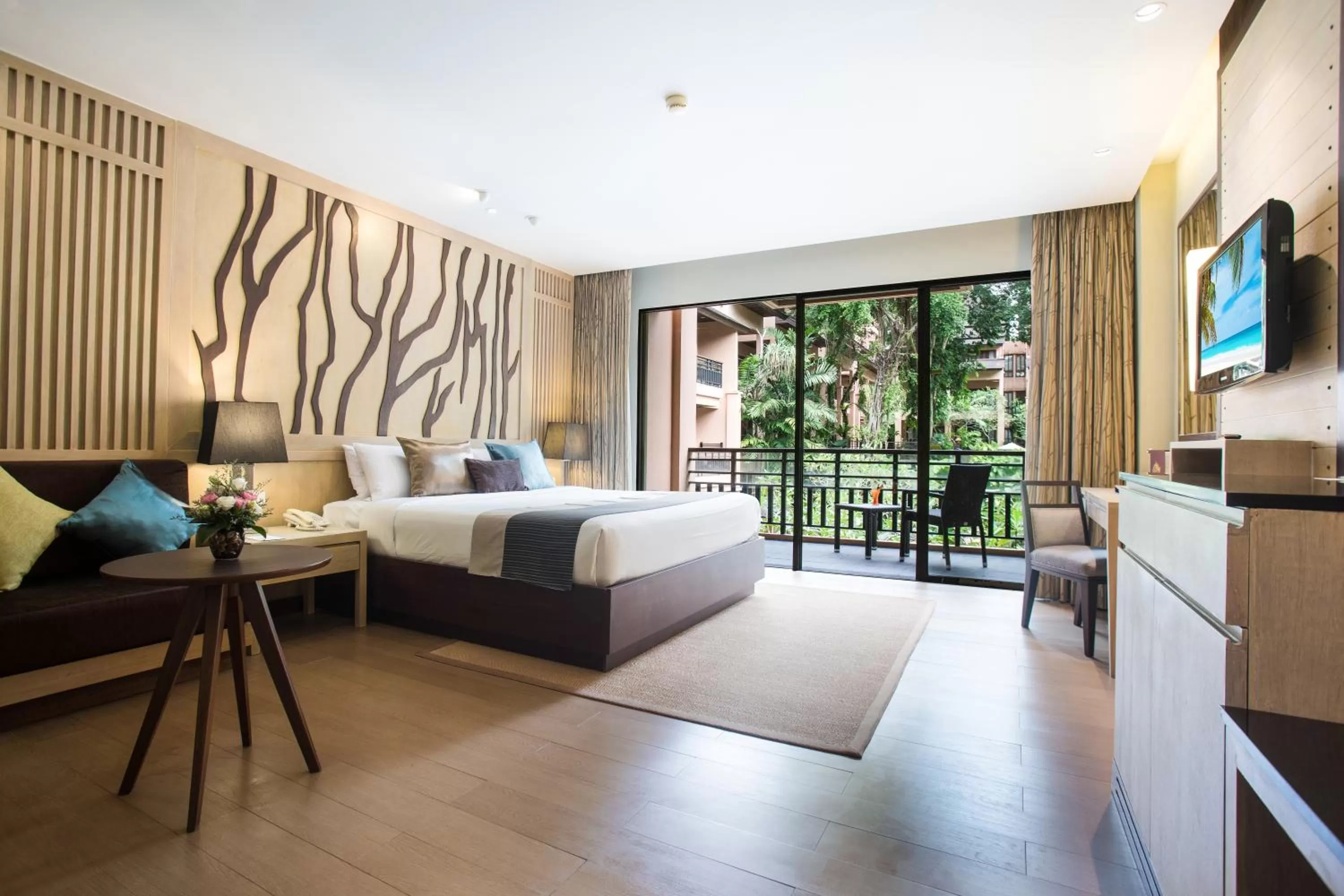 Photo of the whole room, Bed in Khaolak Merlin Resort