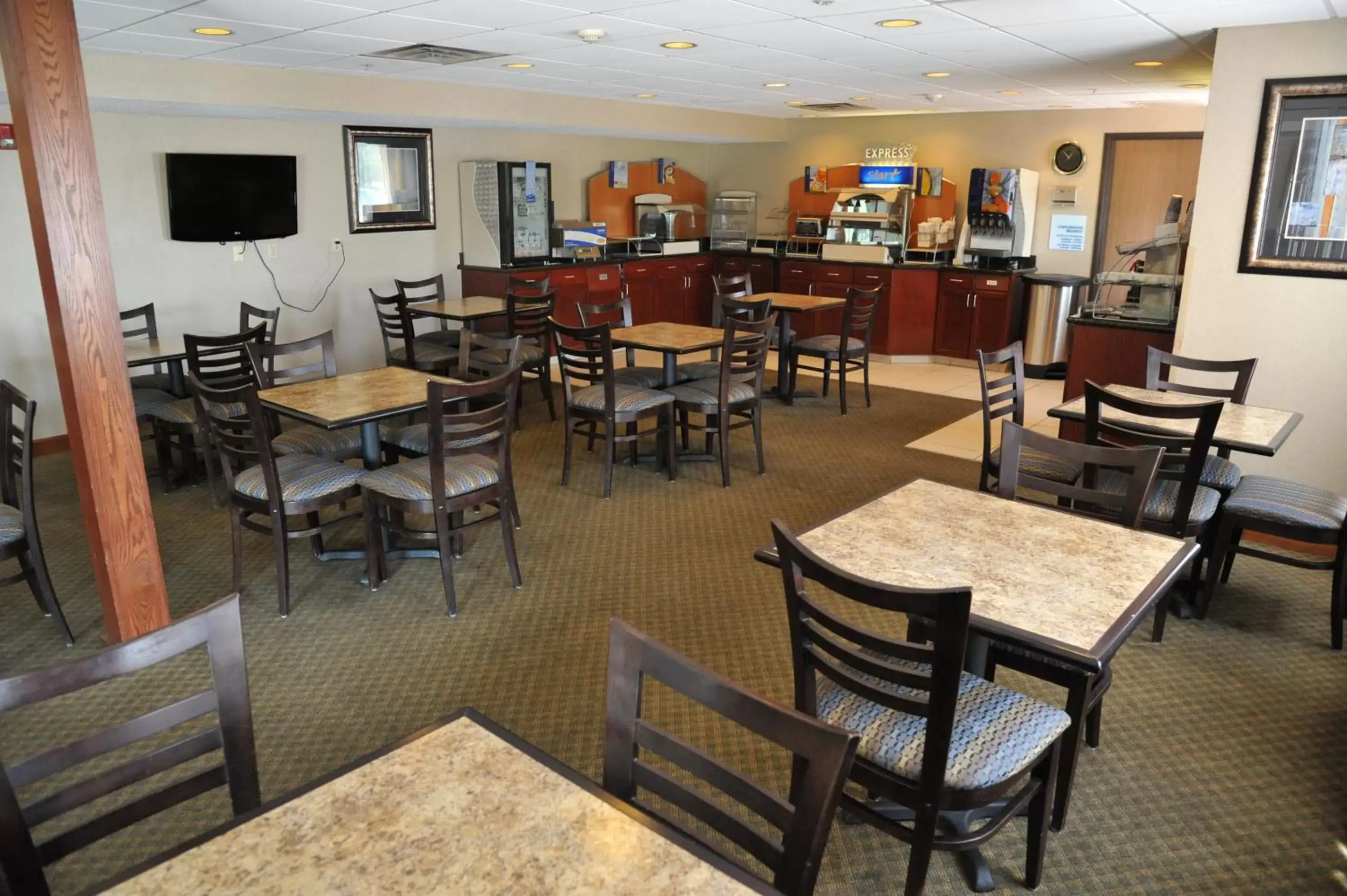 Restaurant/Places to Eat in Wingate by Wyndham Ashland