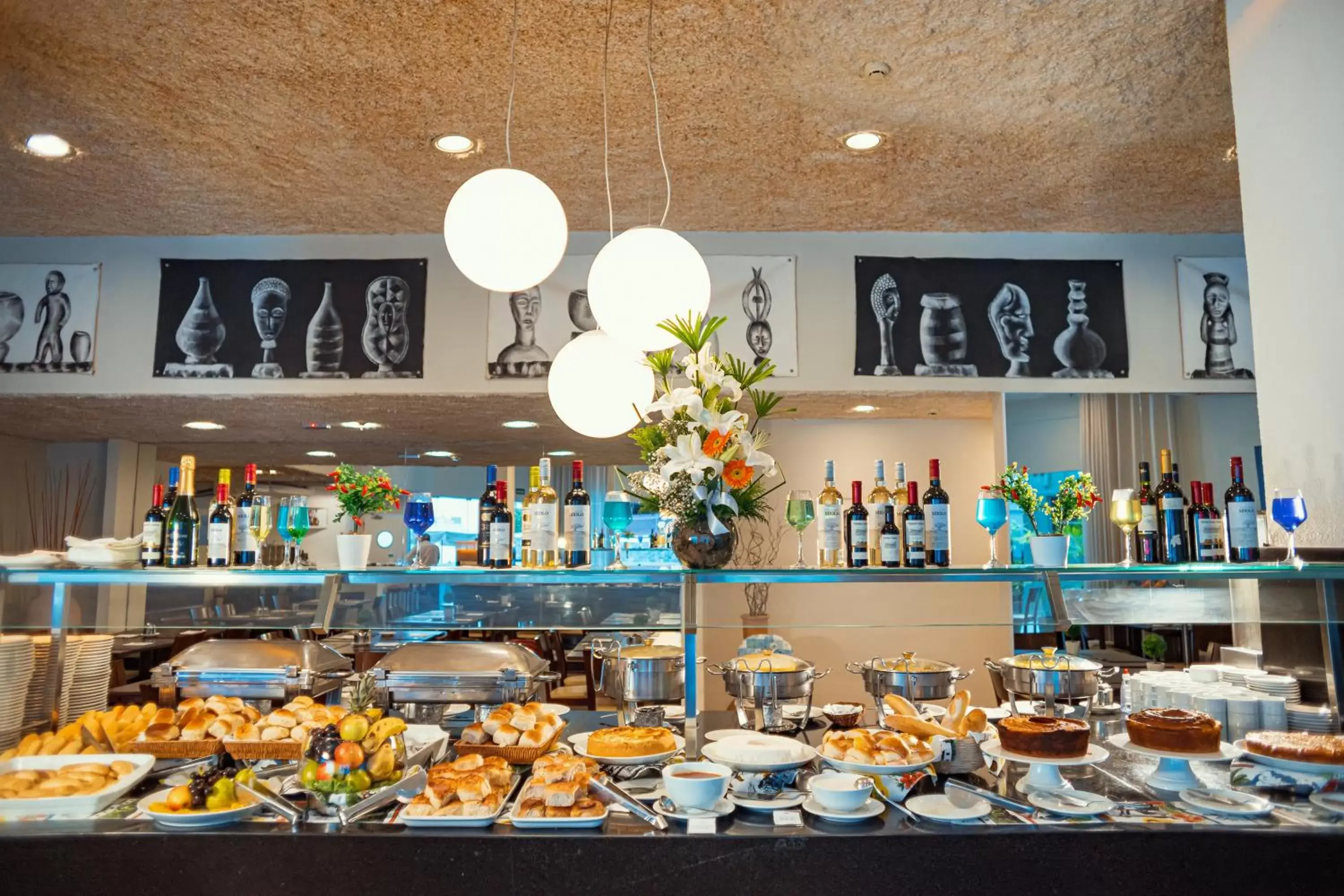 Restaurant/places to eat in Grande Hotel da Barra