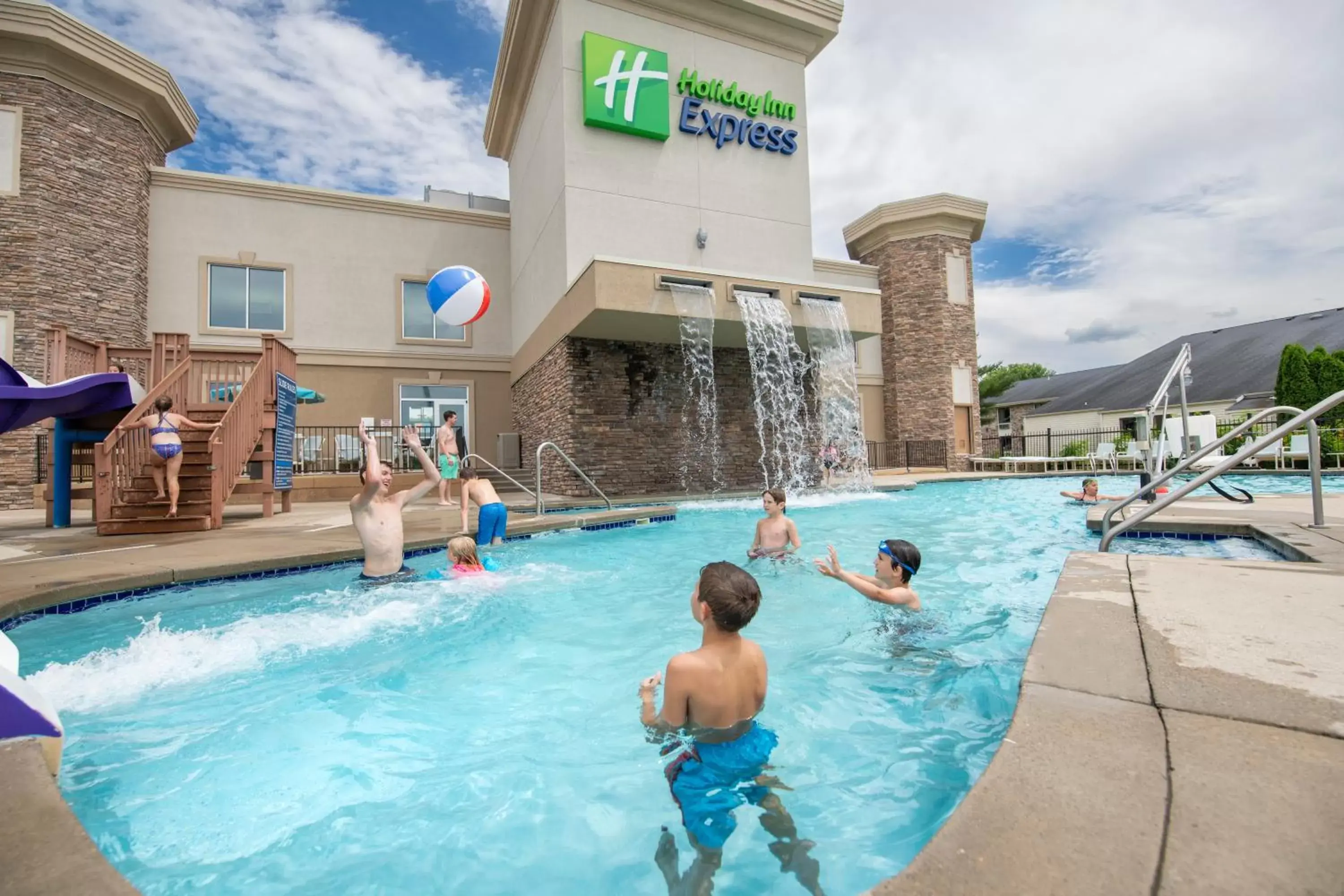 Property building, Swimming Pool in Holiday Inn Express Wisconsin Dells, an IHG Hotel