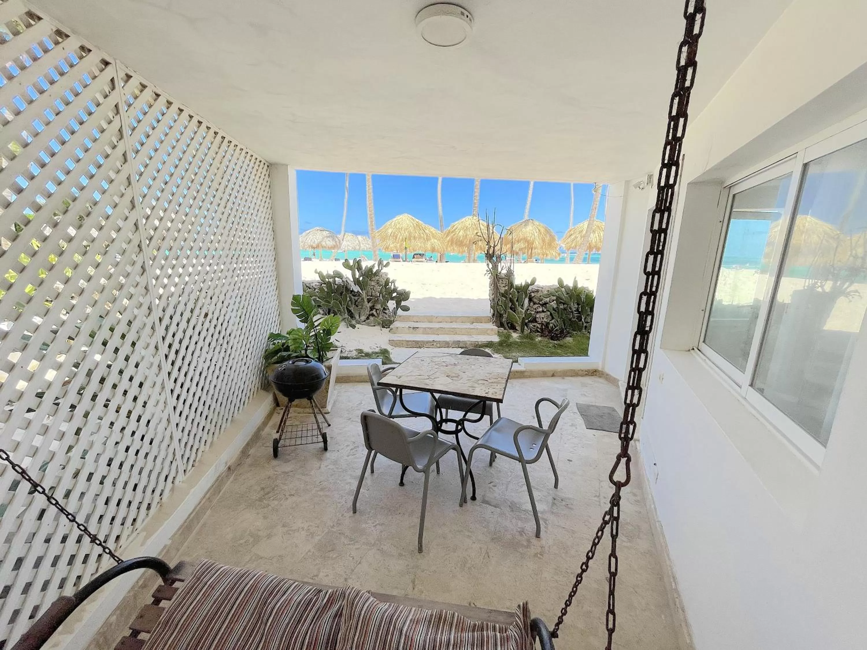Patio in BEACH Condo-HOTEL with VILLAS & PRIVATE Apartments WIFI BBQ Beach CLUB & SPA