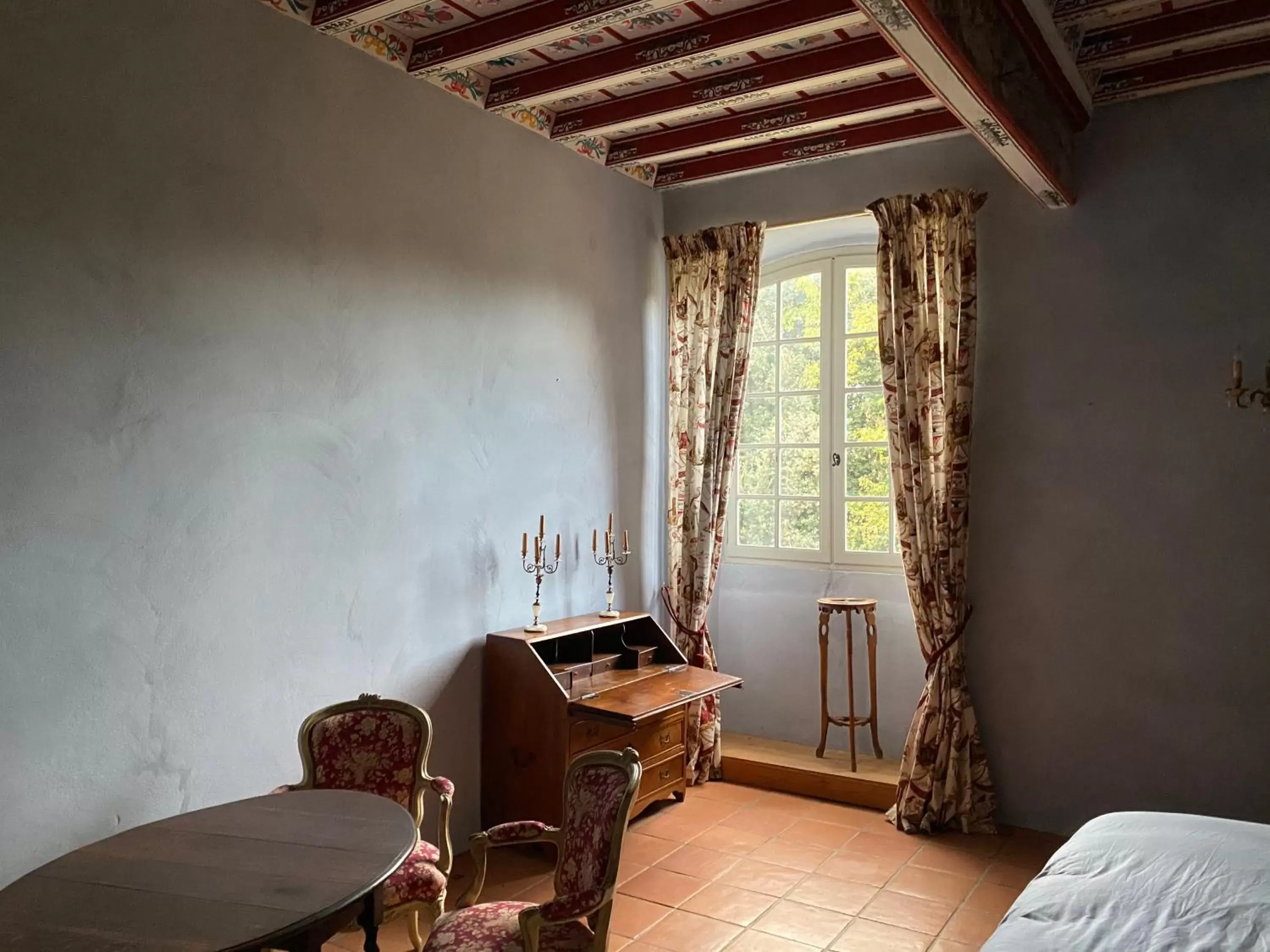 Bedroom, Seating Area in Manoir du Bouyssou