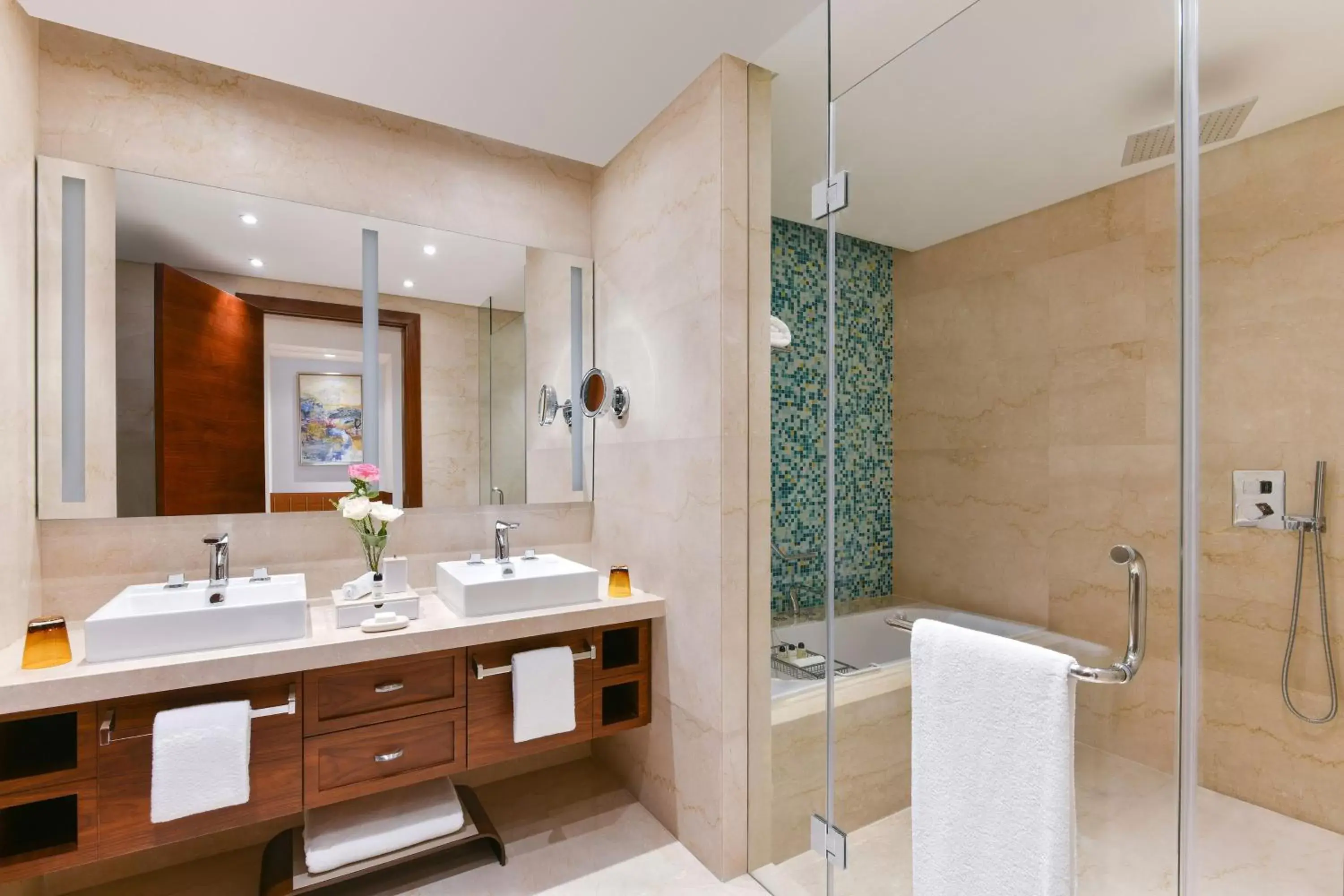 Swimming pool, Bathroom in Al Messila, A Luxury Collection Resort & Spa, Doha