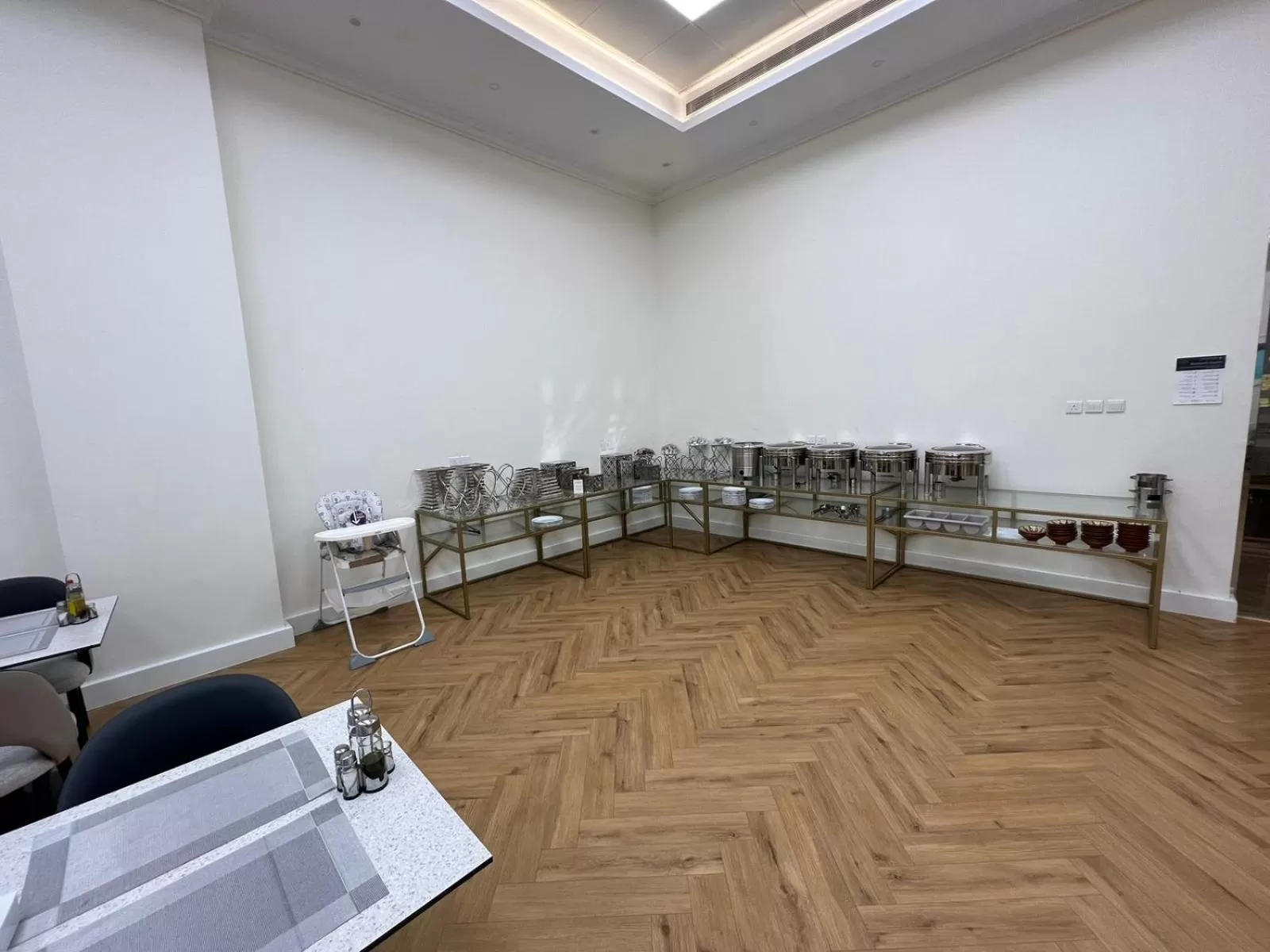 Restaurant/places to eat in Smayah Hotel