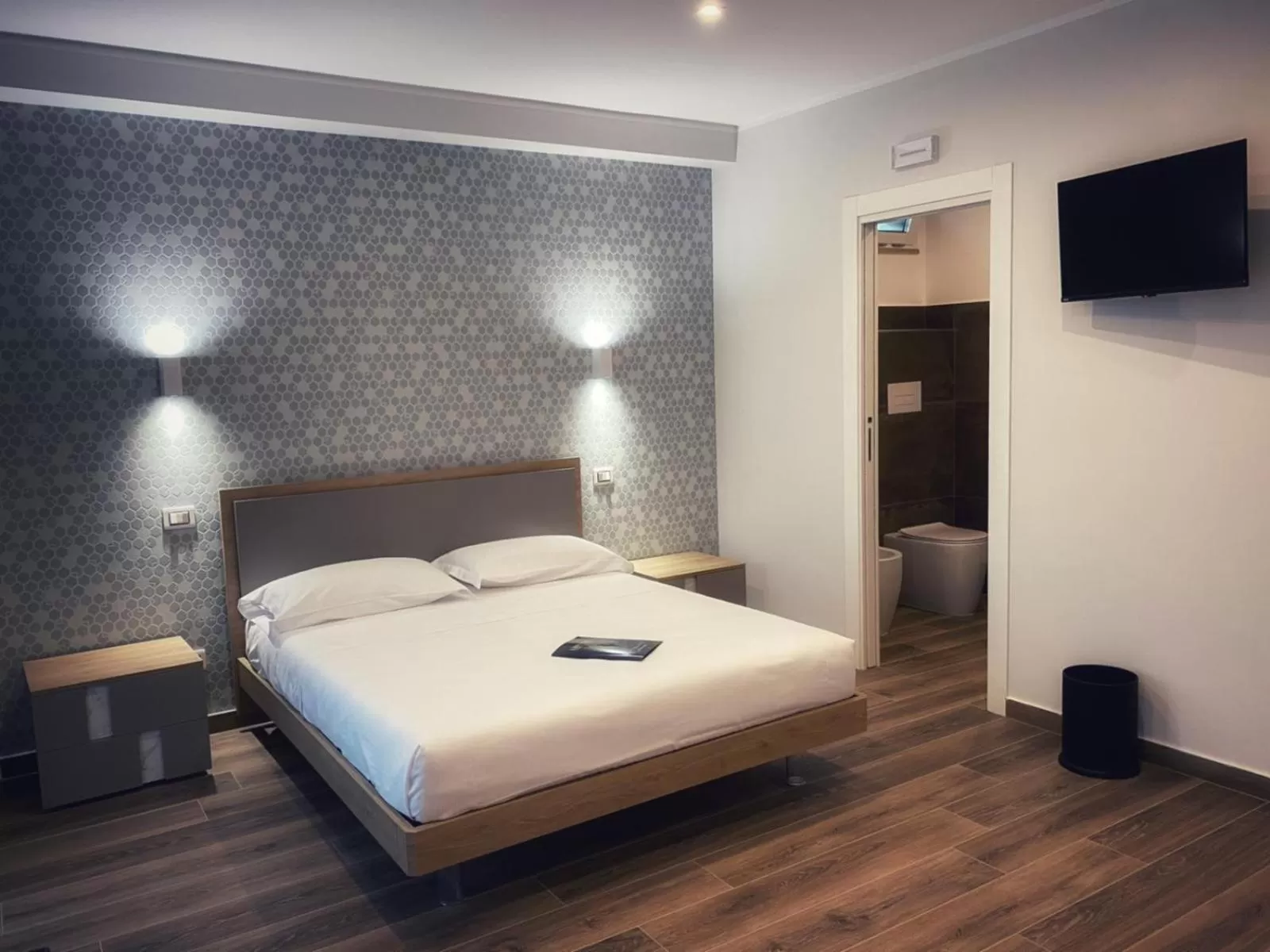 Bed in Lumarooms B&B