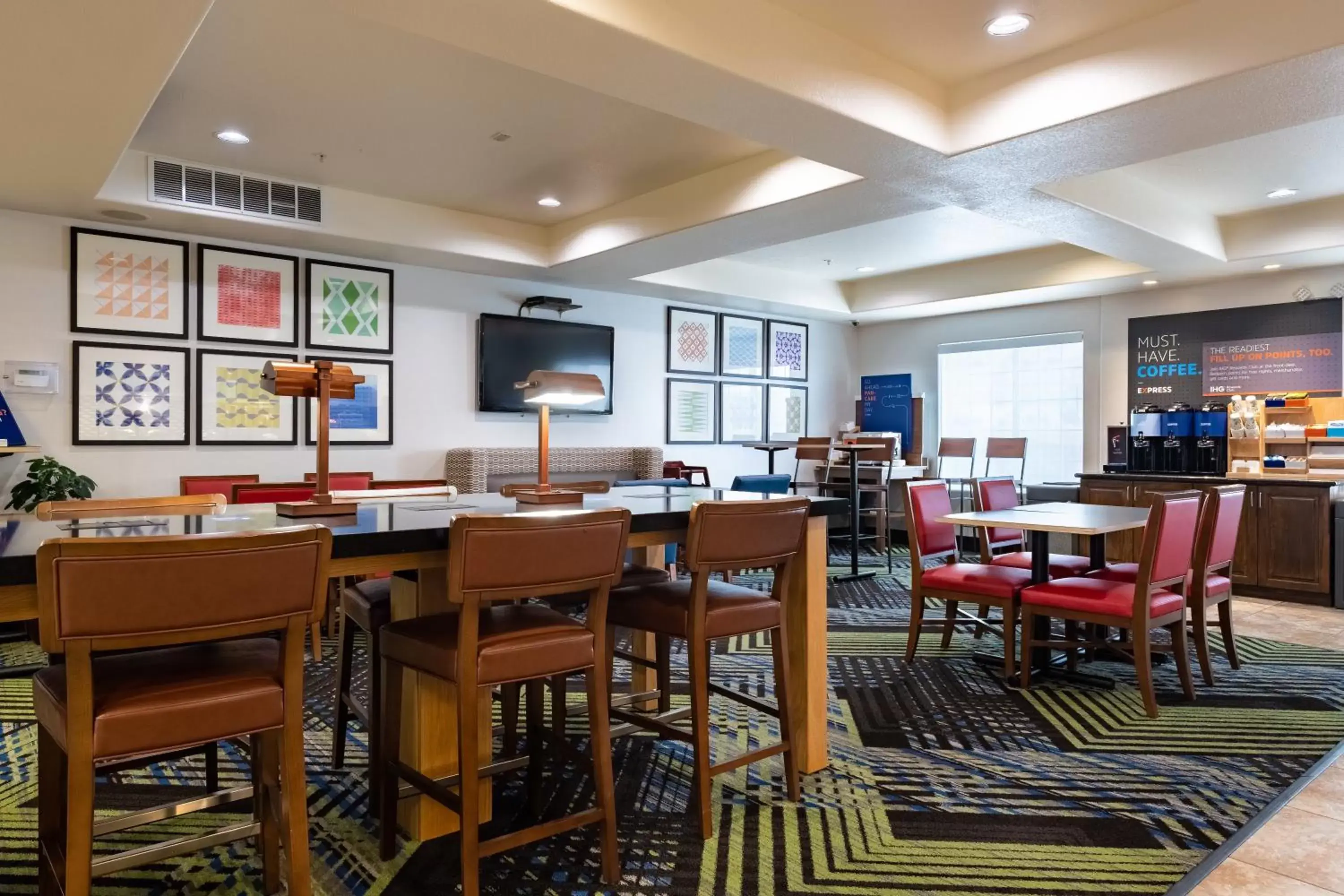 Breakfast, Restaurant/Places to Eat in Holiday Inn Express Hotel & Suites Evanston, an IHG Hotel