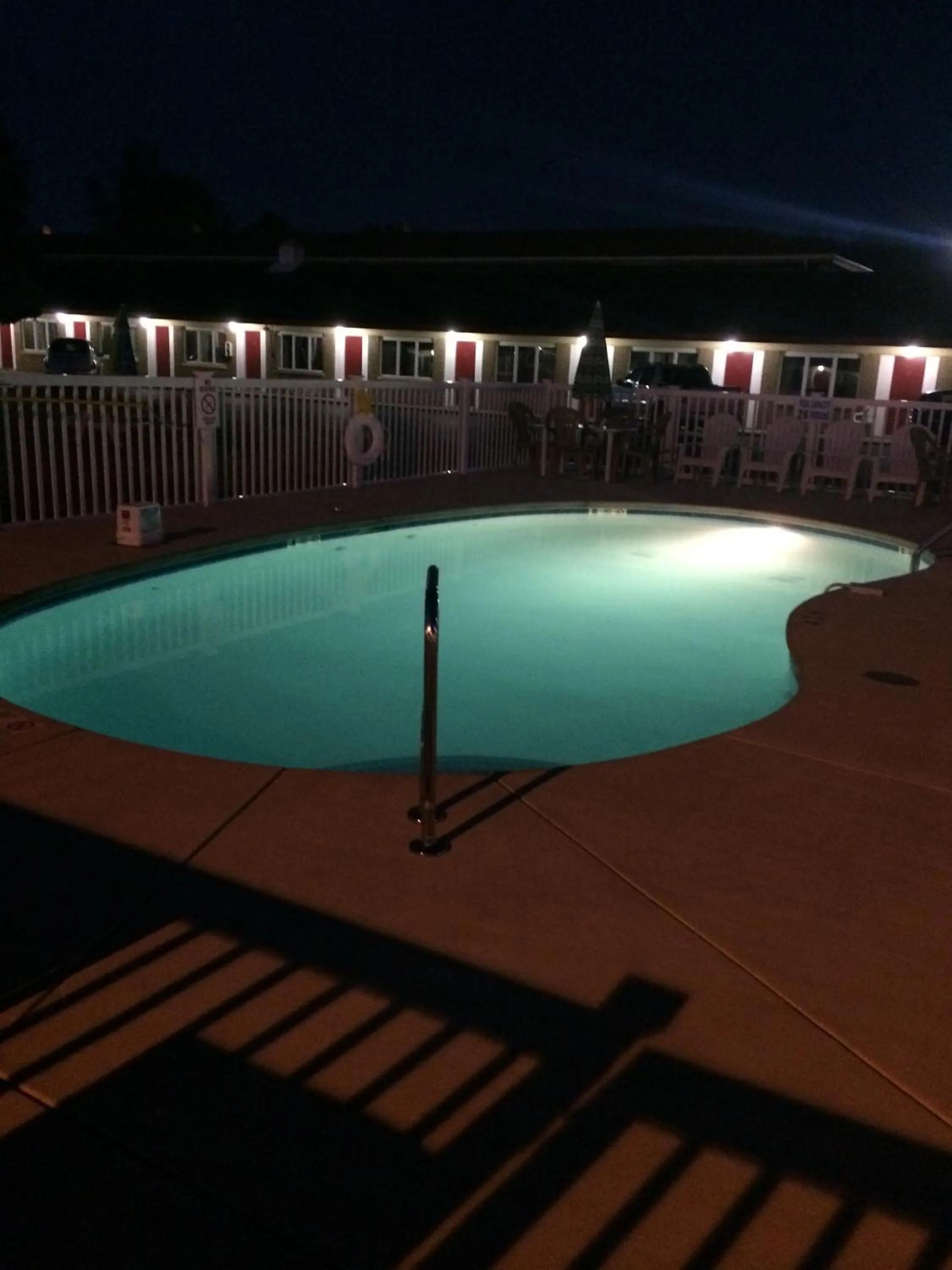 Swimming pool in Caravan Motel