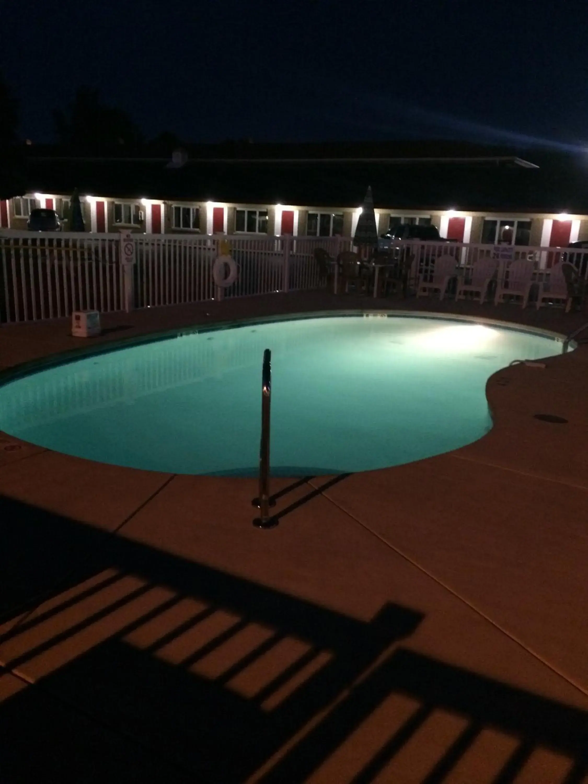 Swimming Pool in Caravan Motel