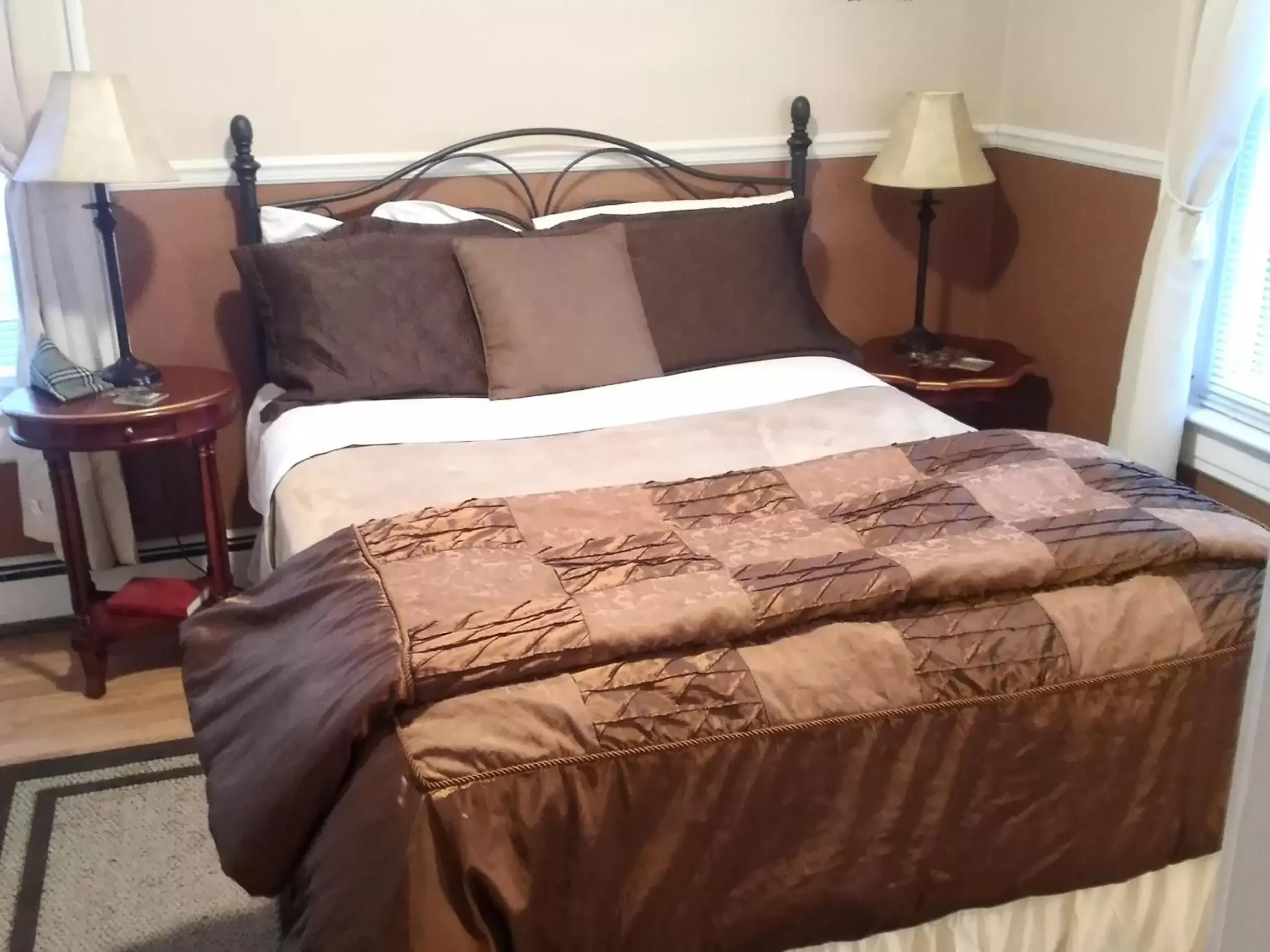 Standard Queen Room in Splendor Inn Bed & Breakfast Standard Queen Room in Splendor Inn Bed & Breakfast