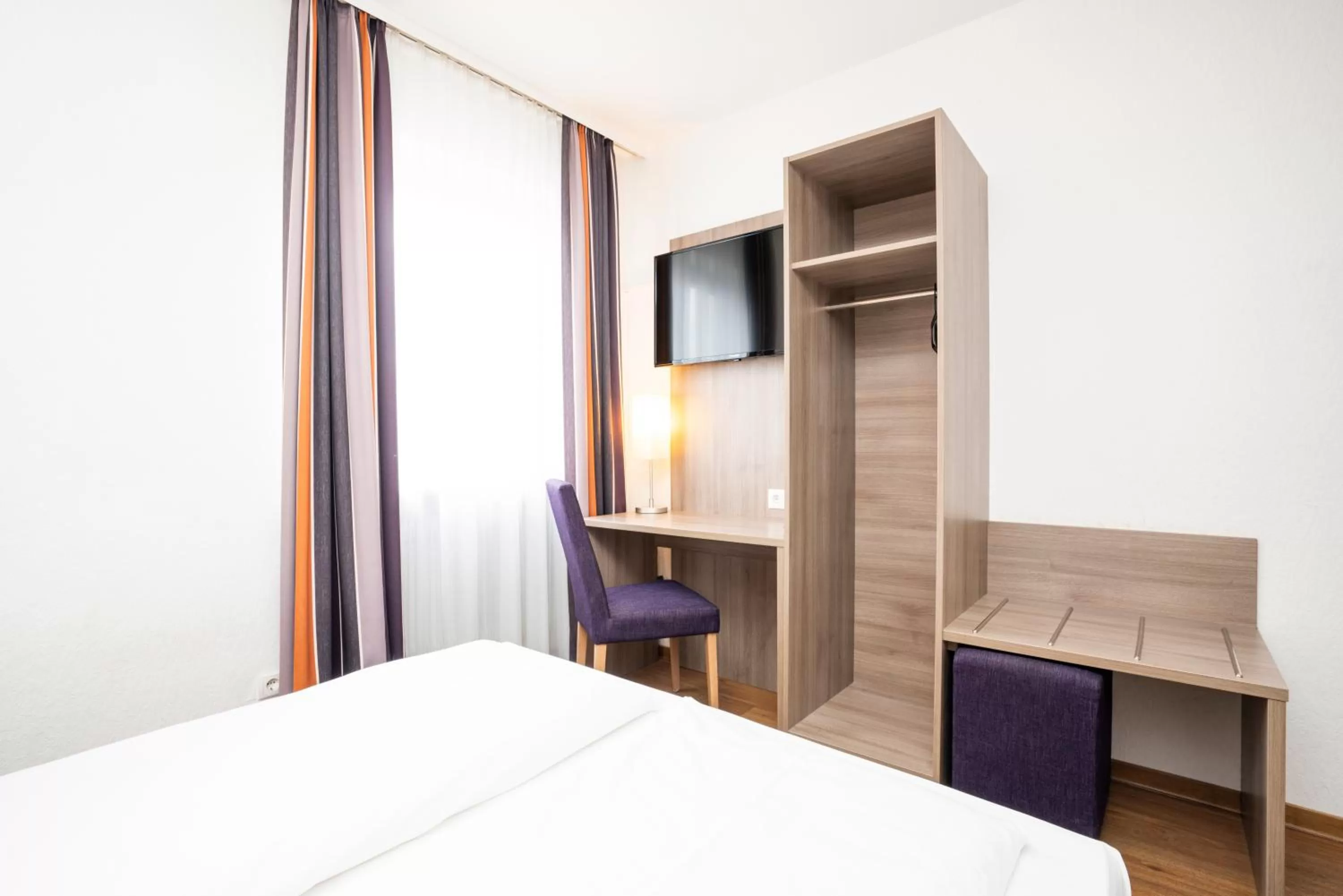 Photo of the whole room, Bed in Bamberg Inn