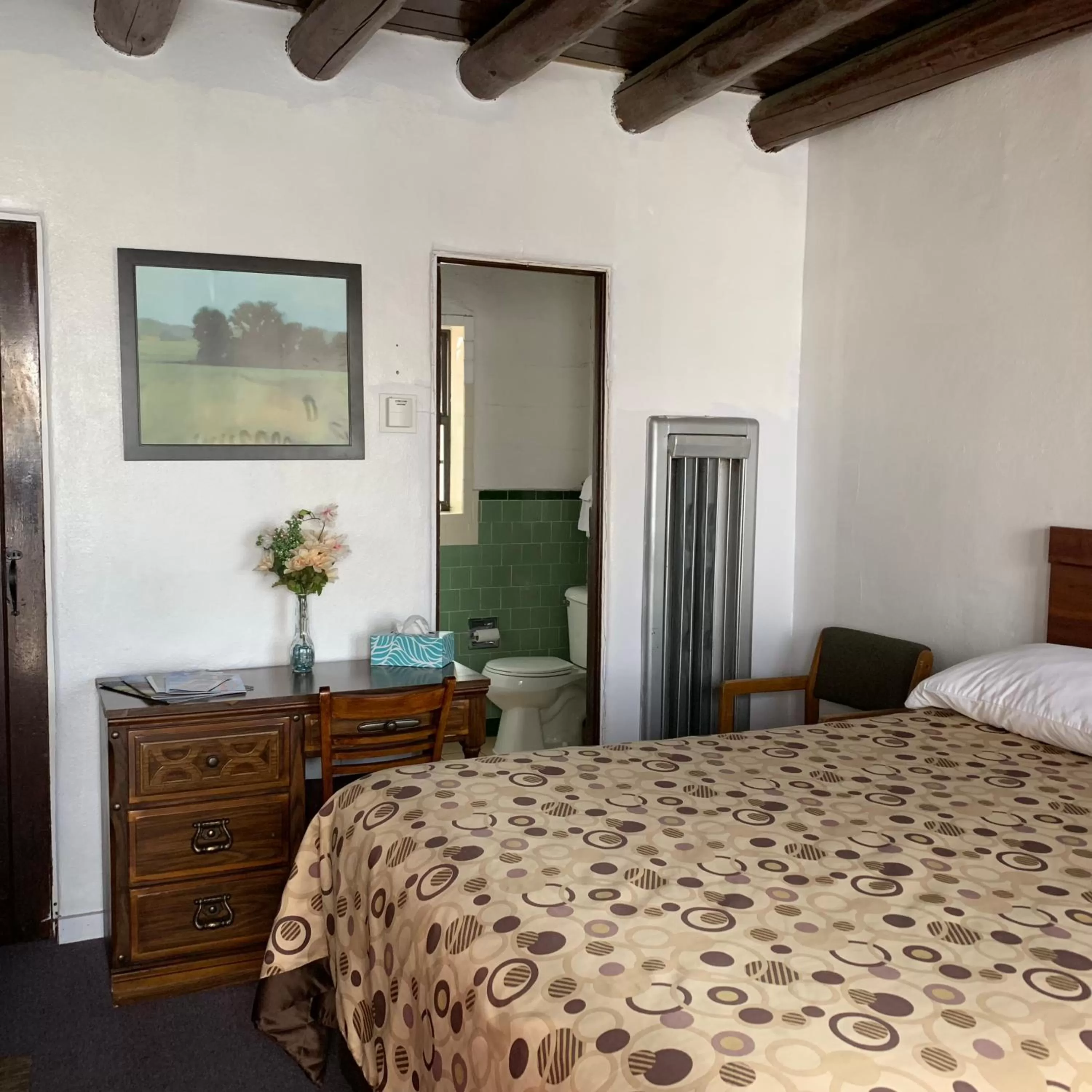 Queen Room Non Smoking in Cottonwood Court Motel