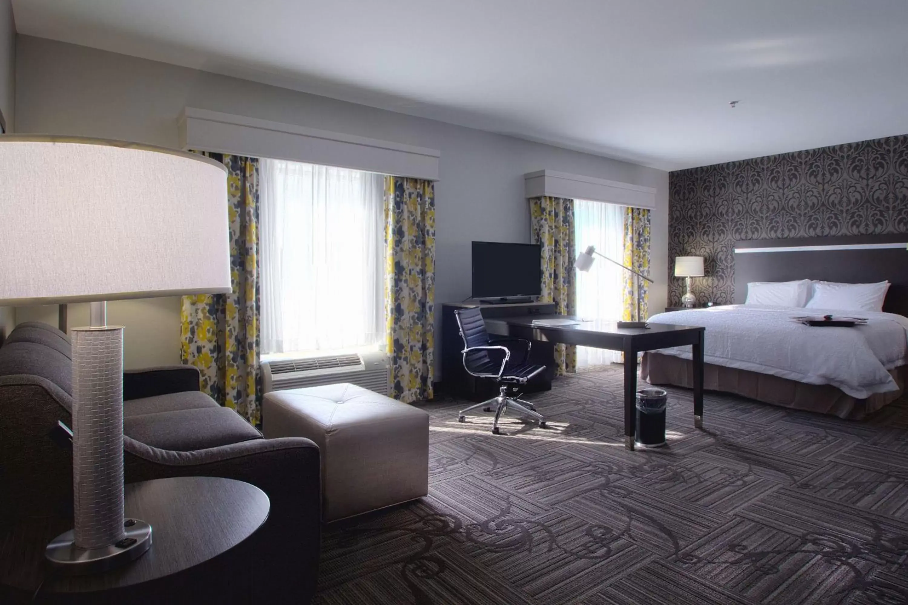 Bed in Hampton Inn & Suites Columbus/University Area