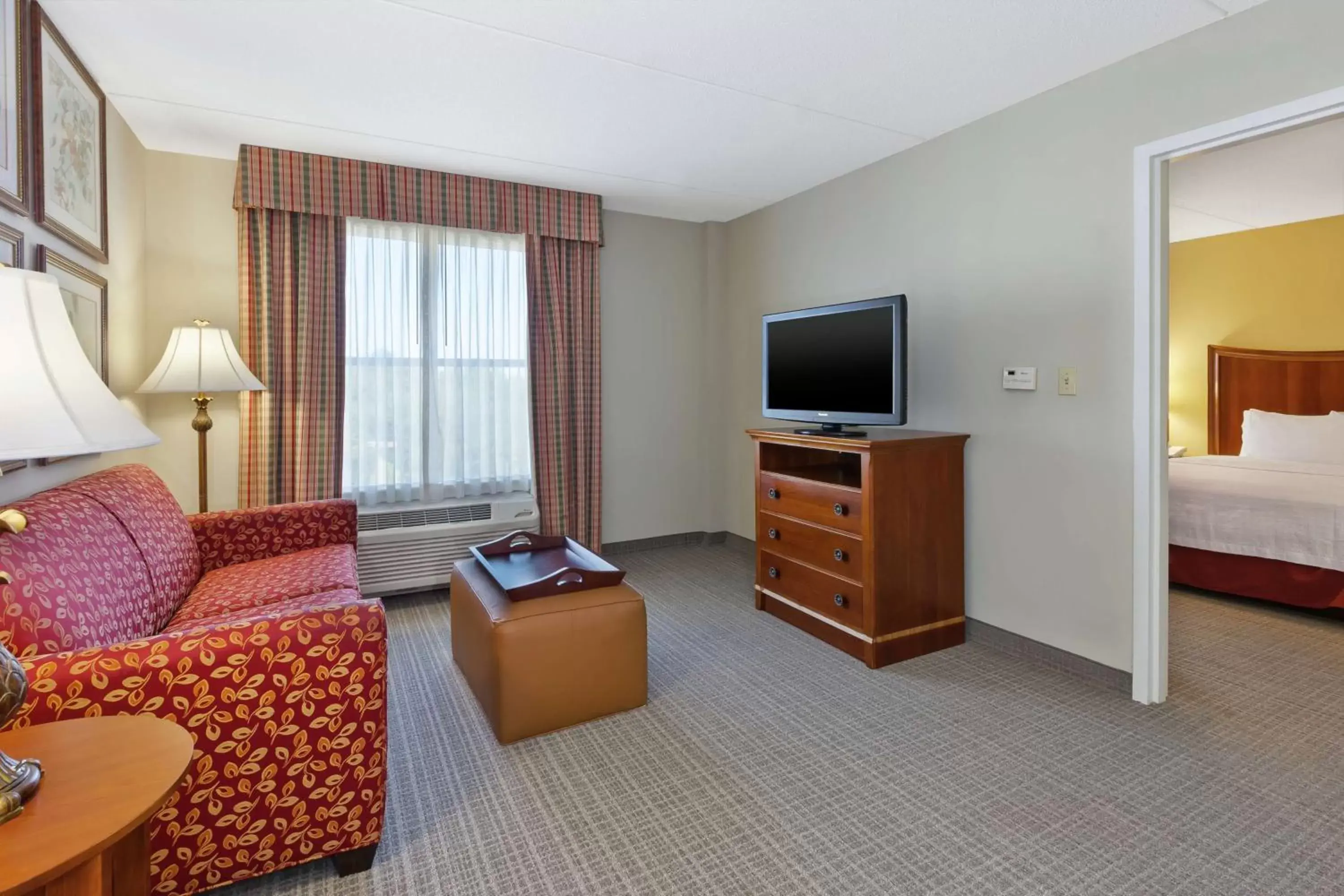 Bedroom, TV/Entertainment Center in Homewood Suites by Hilton Chesapeake - Greenbrier