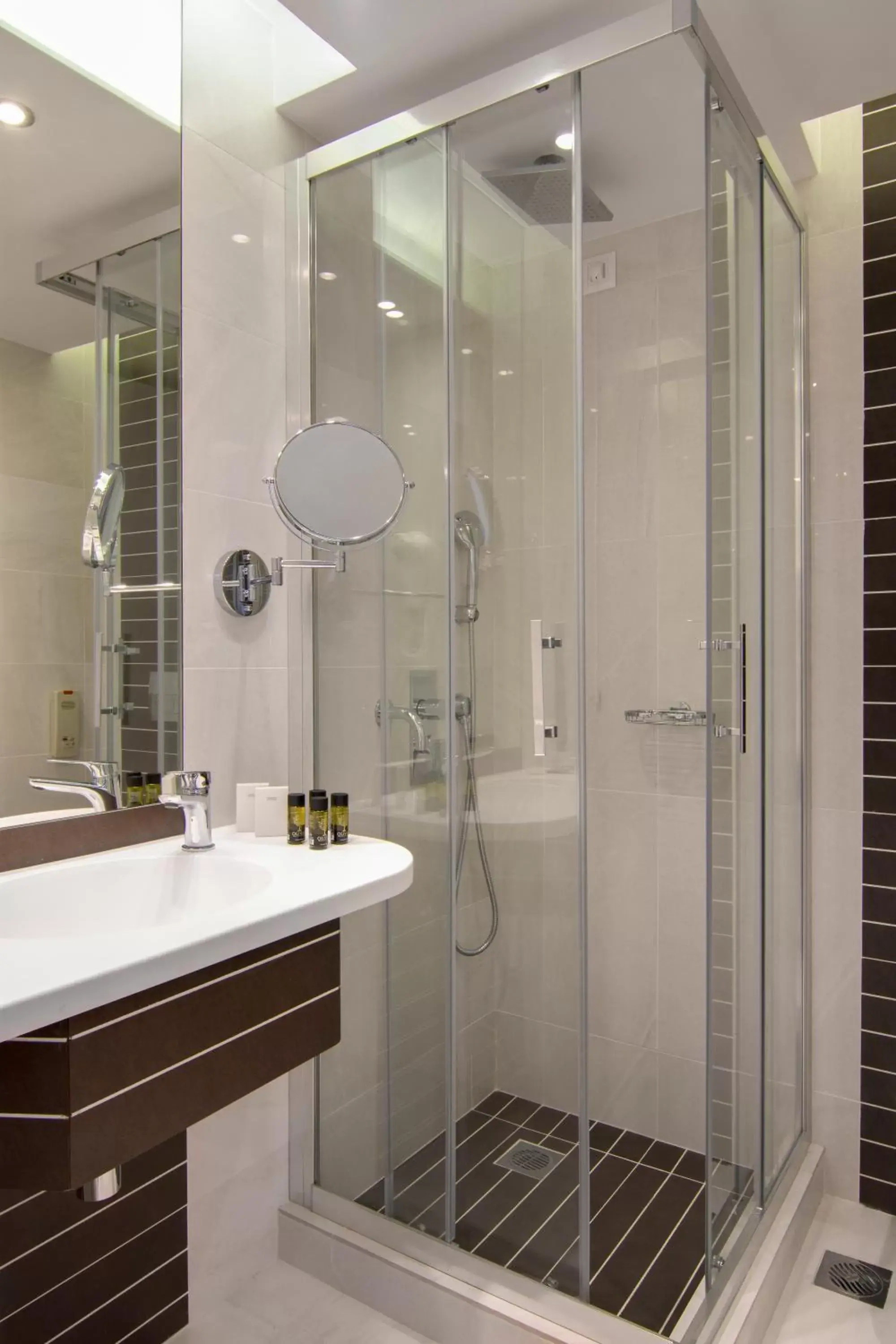 Shower, Bathroom in Titania Hotel