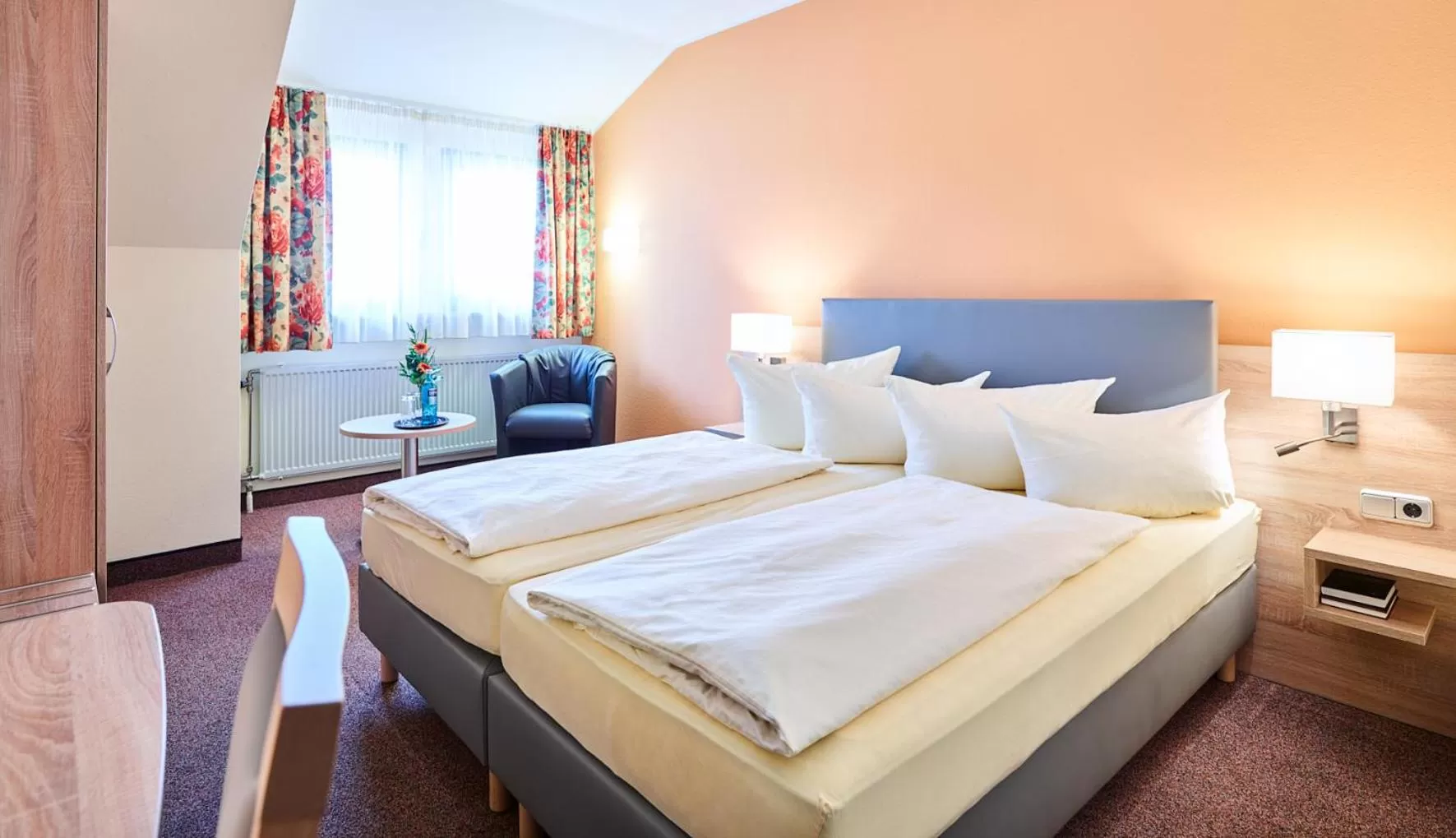 Photo of the whole room, Bed in Hotel Merian Rothenburg