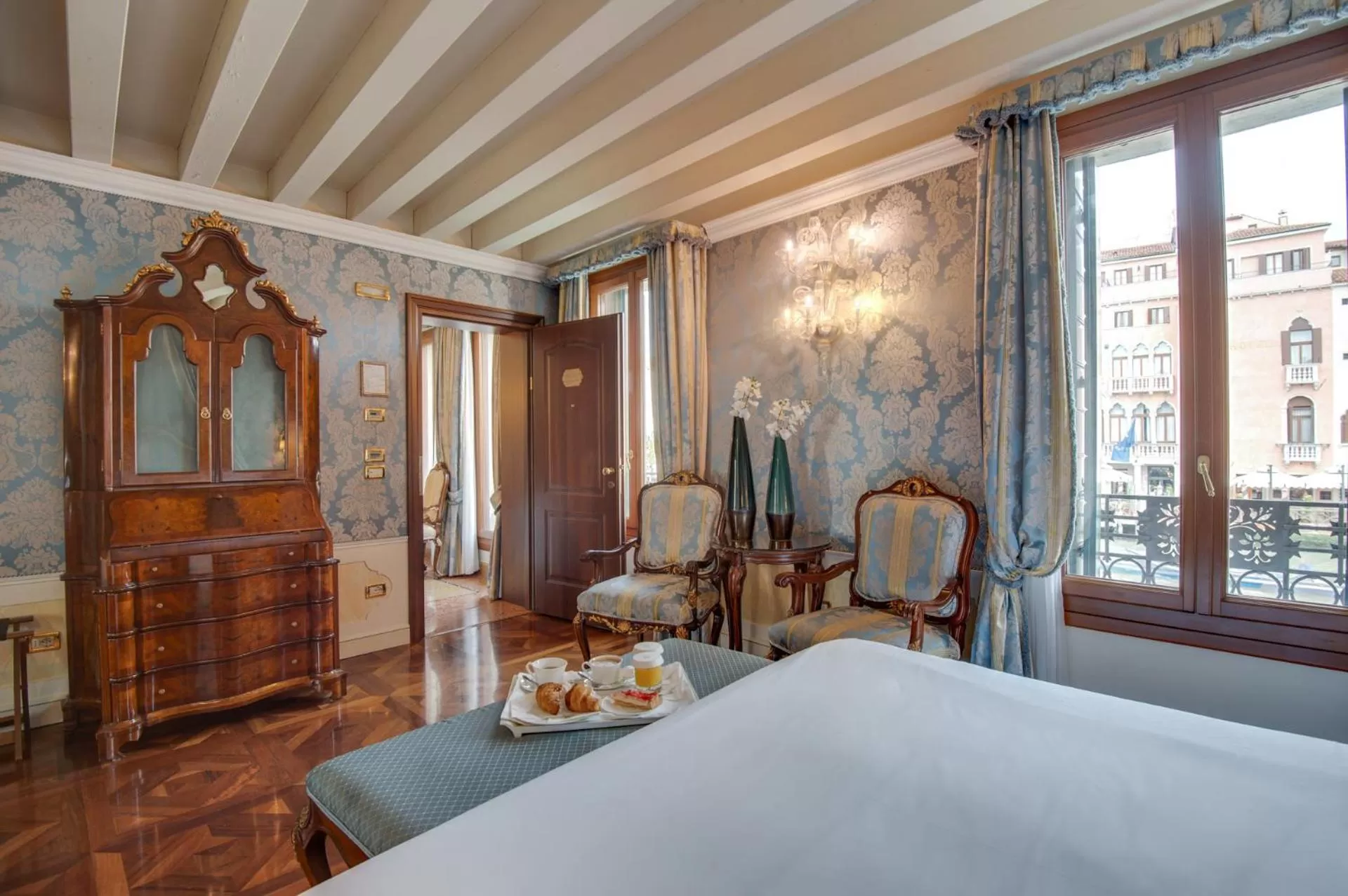 Bedroom, Bed in Canal Grande