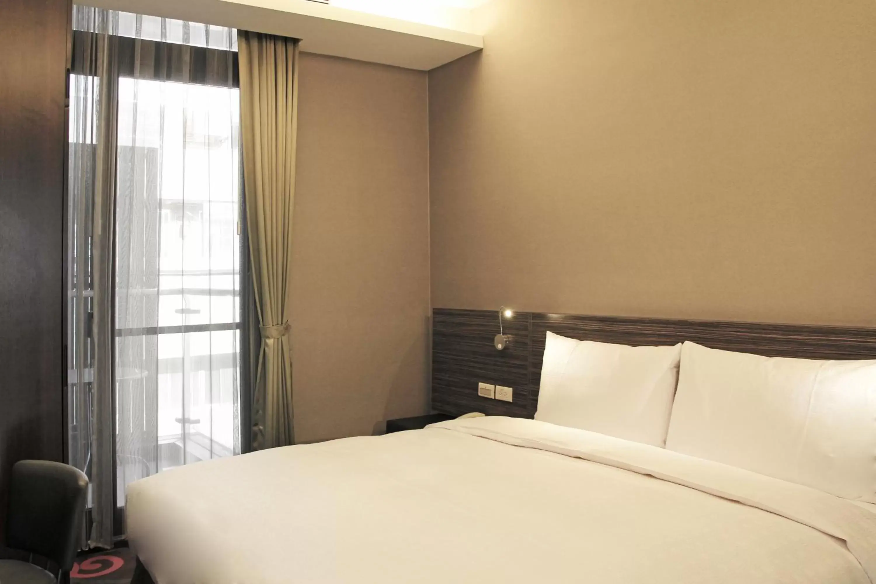 Bedroom, Bed in Capital Hotel SongShan