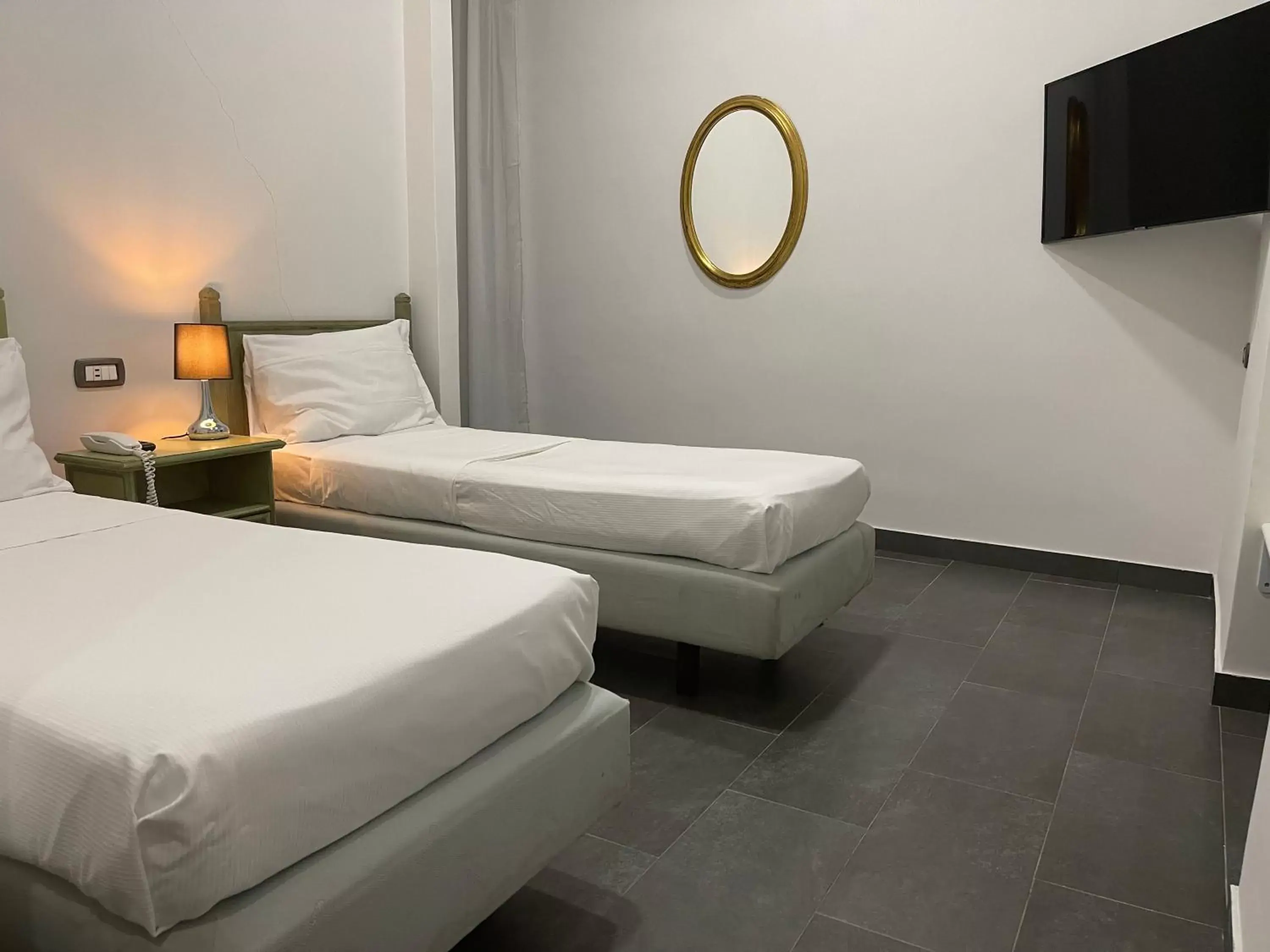 Twin Room - single occupancy in Jazz Hotel Twin Room - single occupancy in Jazz Hotel