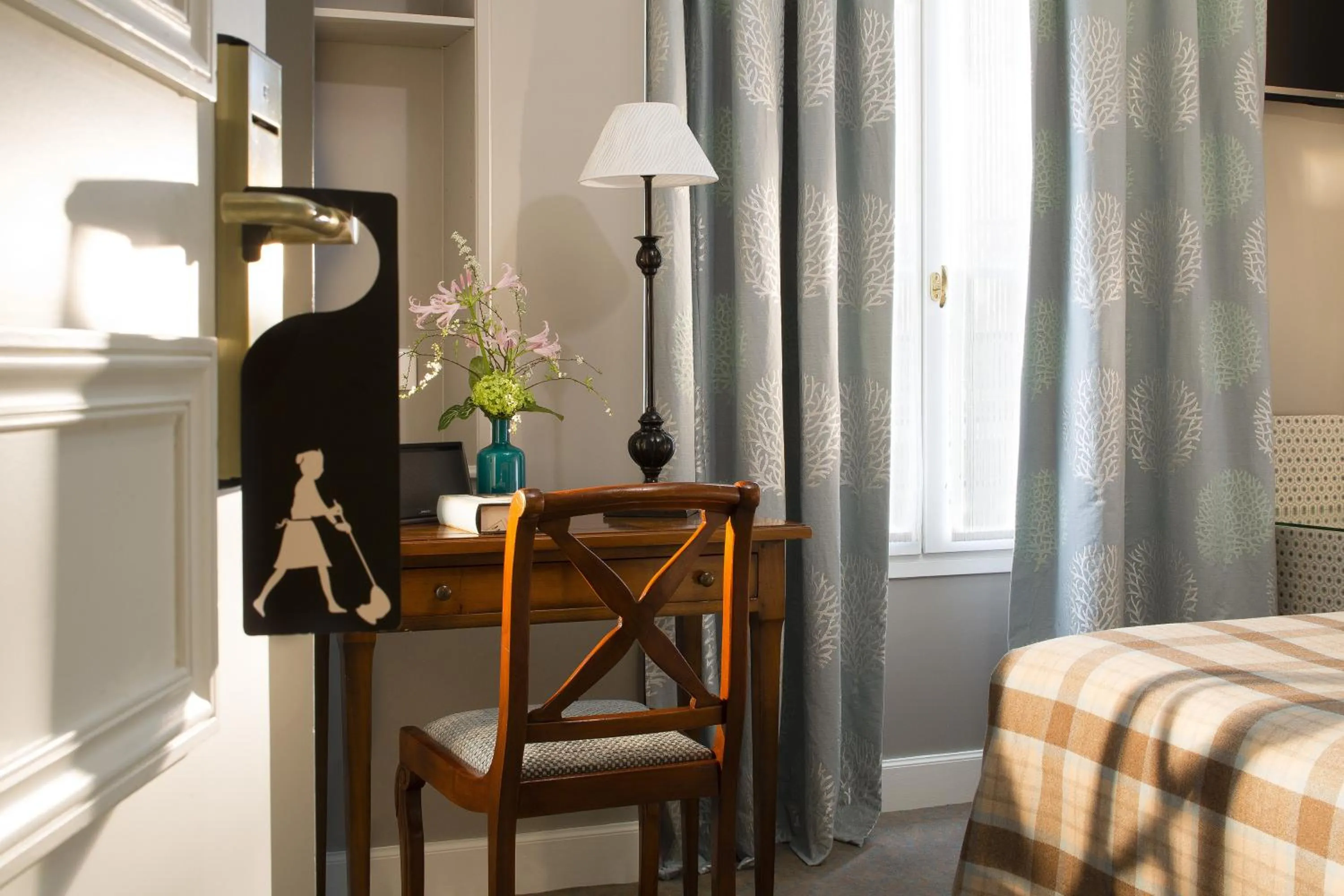 Day, Bed in Le Relais Saint Honoré