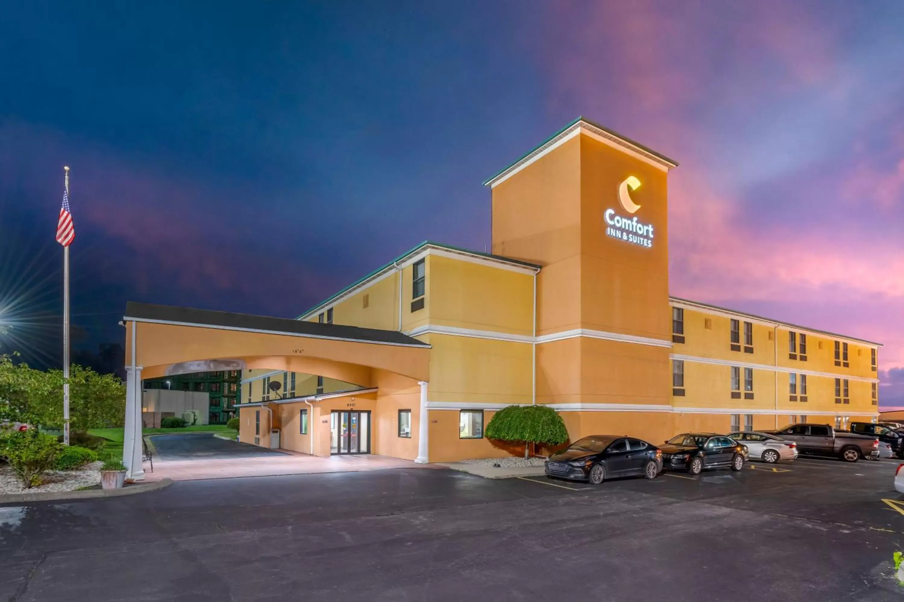 Property Building in Comfort Inn & Suites Cincinnati Eastgate