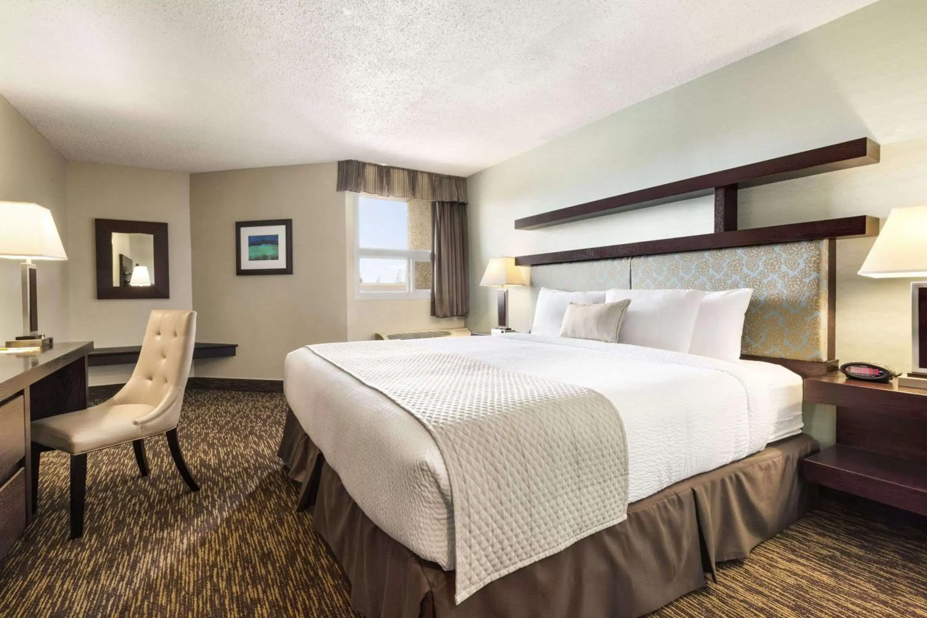 Photo of the whole room, Bed in Days Inn by Wyndham Vermilion